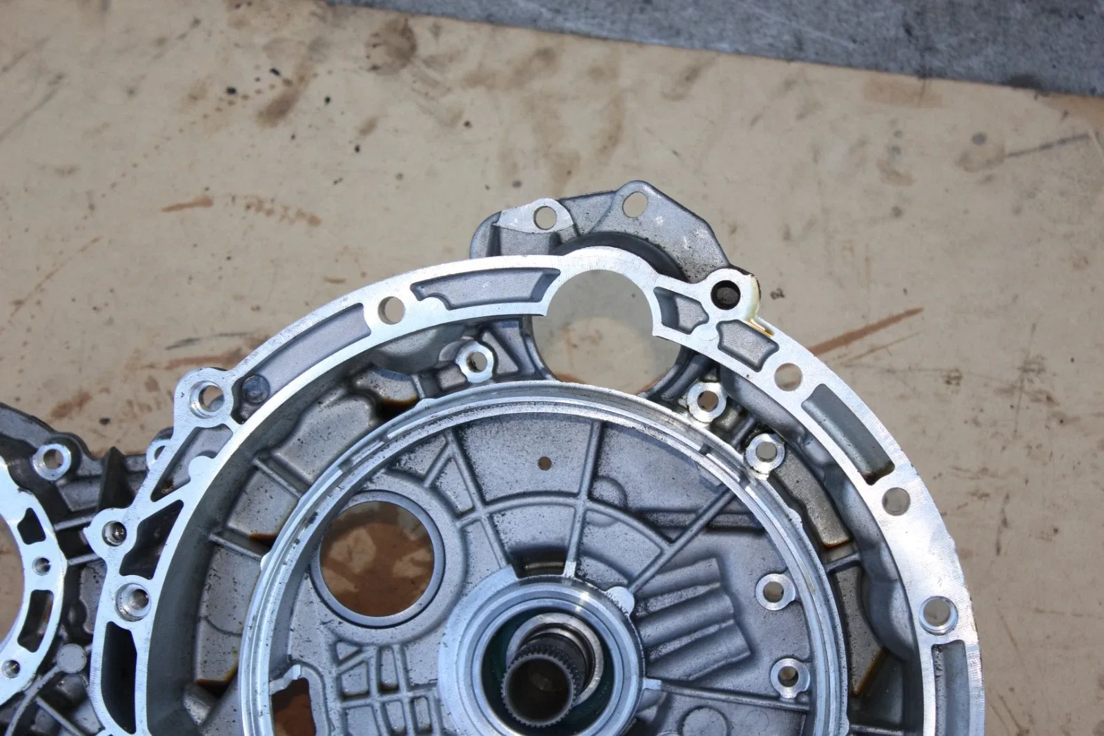 OEM 7G-DCT AUTO TRANSMISSION HOUSING / COVER / BODY 2019-2022 MERCEDES A220 image 3