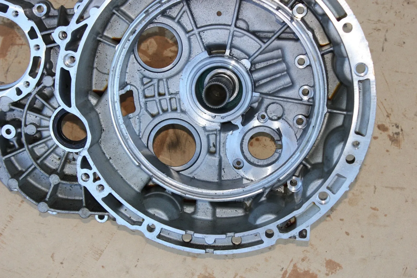 OEM 7G-DCT AUTO TRANSMISSION HOUSING / COVER / BODY 2019-2022 MERCEDES A220 image 4