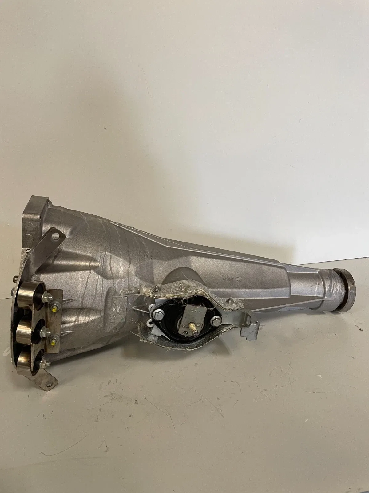 Ferrari California Transmission Bell Housing Assembly 269701 image 2