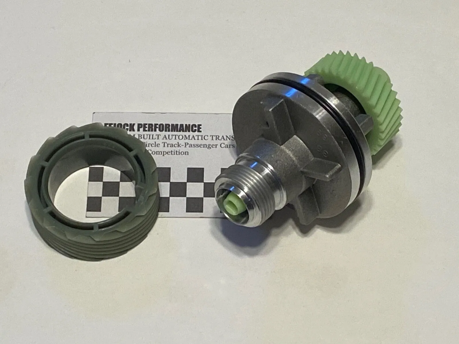 700R4 34 Tooth Driven Gear & 15 Tooth Drive Gear & Matching Speedometer Housing image 2