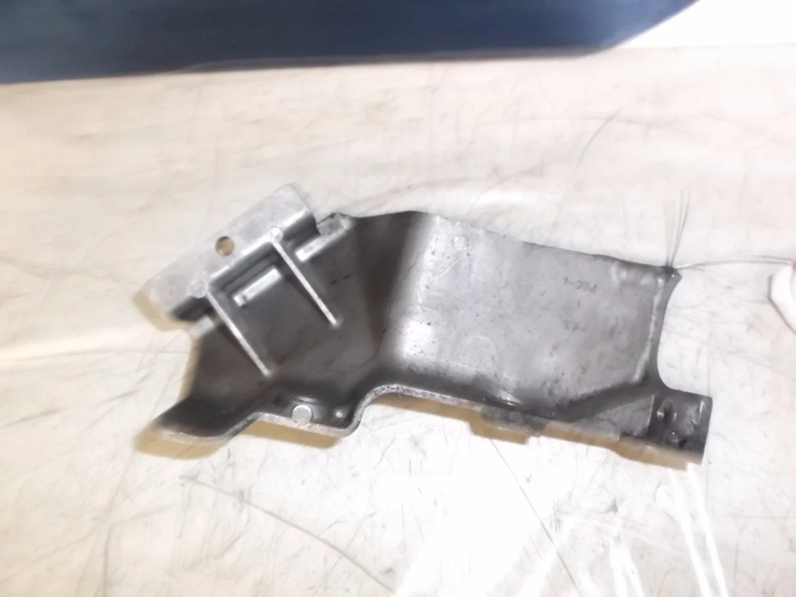2003 Honda Accord V6 Automatic Transmission Shifter Cable Housing Cover Holder image 4
