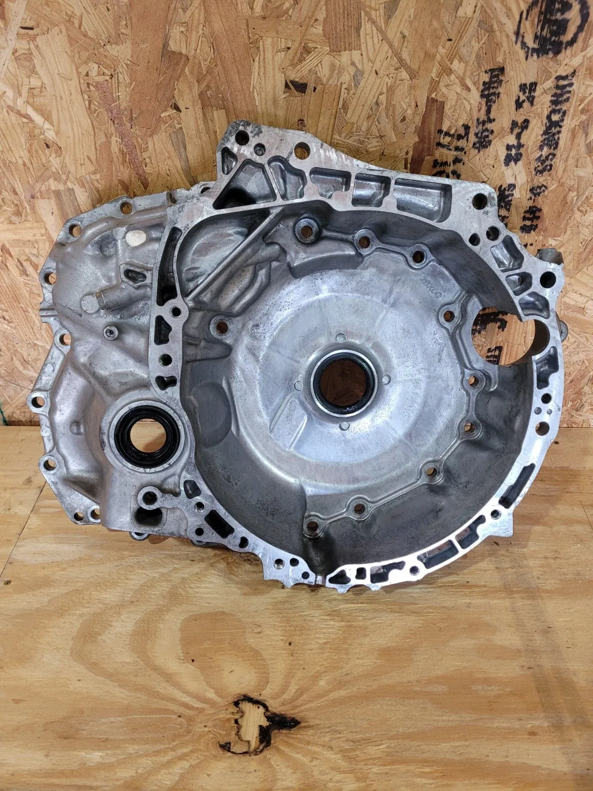 JF016E RE0F10D CVT Bell Housing FRONT Case 2WD Nissan Altima 2.5L Cast 28X0C