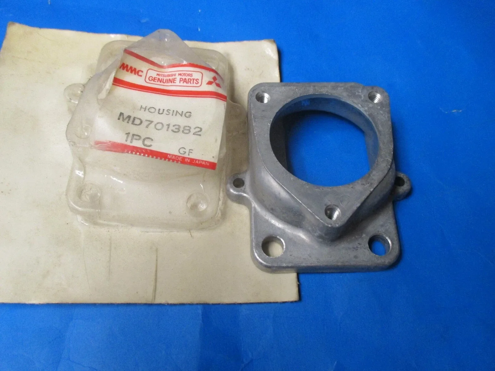 geaarshift housing control N.O.S.Mopar Ram 50 70's-80's MD701382