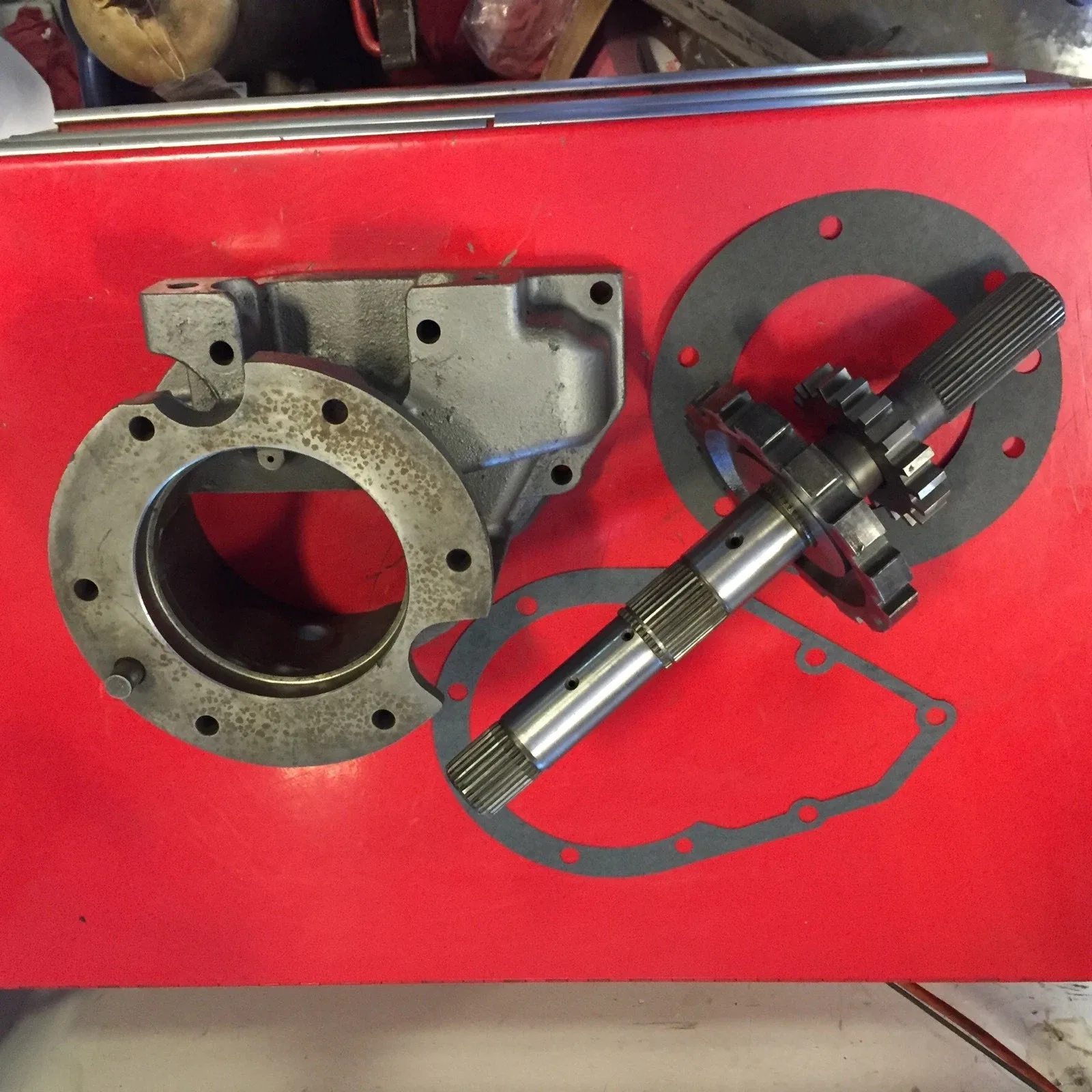 4R100 4WD EXTENSION  HOUSING SHAFT 5.4l 6.8l OVERDRIVE F250 F350 4X4 Cast Iron image 2