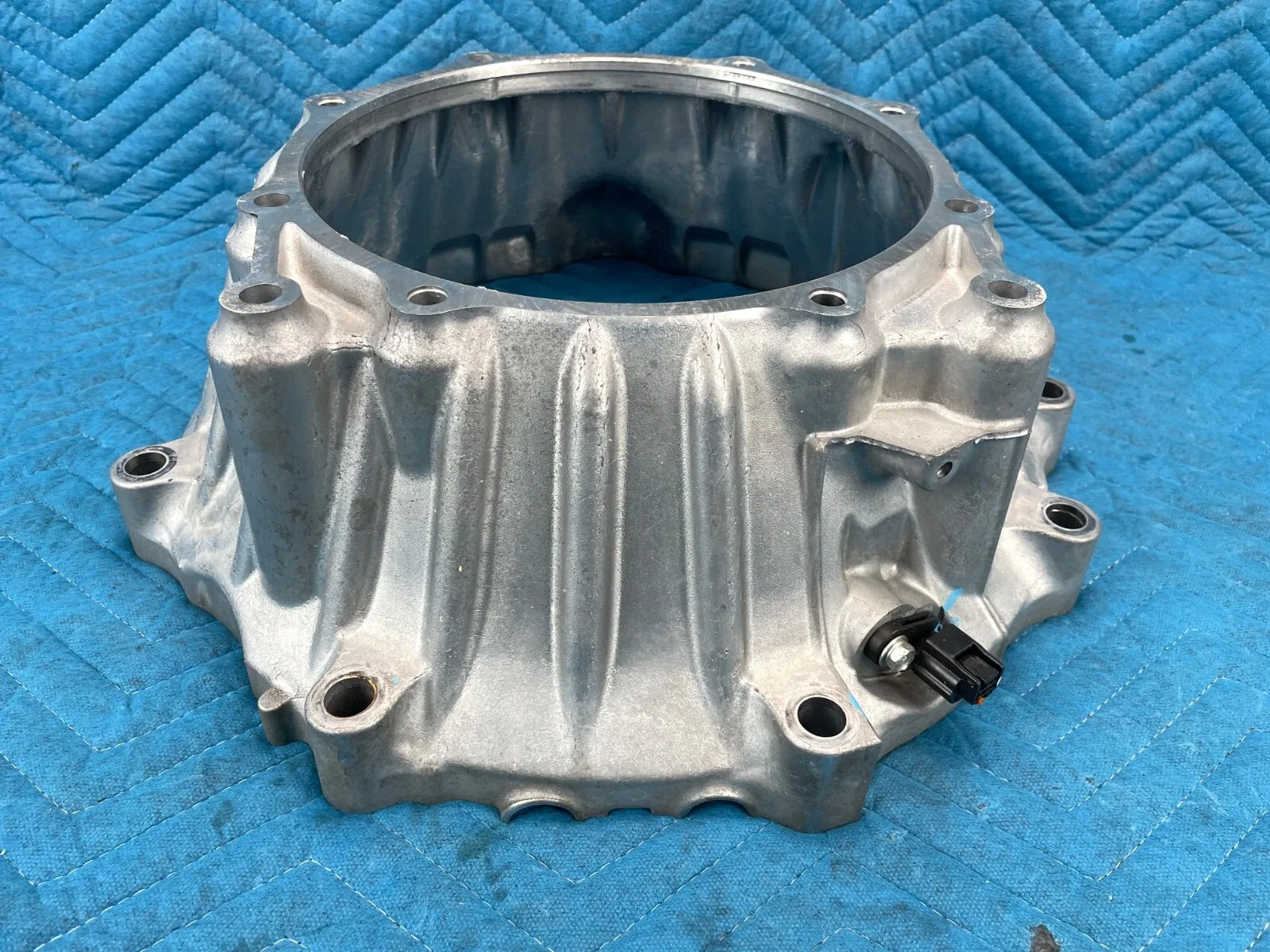 Infiniti QX80 RWD Auto Transmission Converter Bell Housing w/ Bolts 31k 2021 OEM image 3