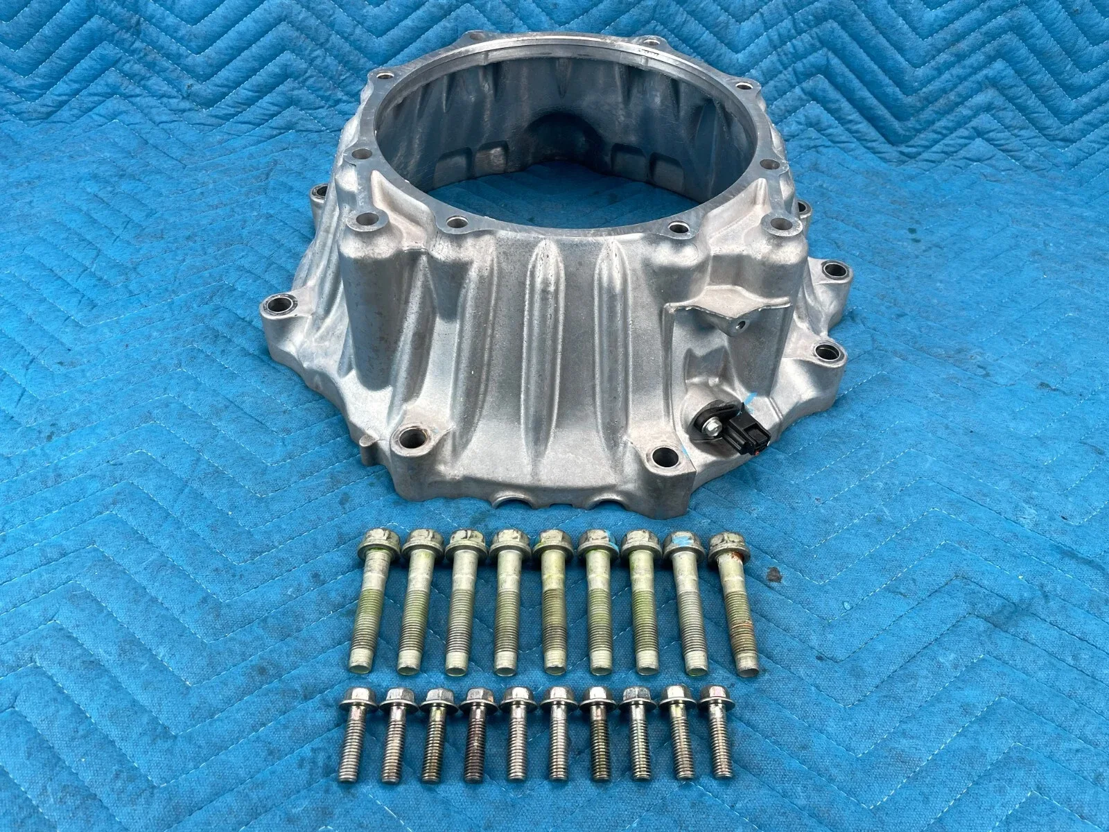 Infiniti QX80 RWD Auto Transmission Converter Bell Housing w/ Bolts 31k 2021 OEM