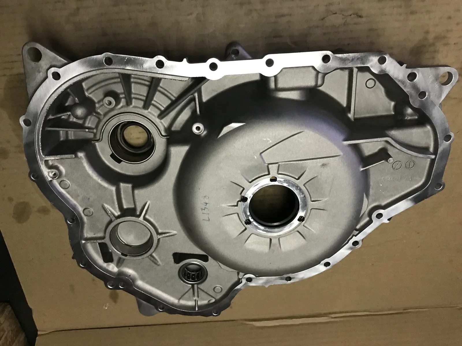 Saturn Vue Transmission VT20 VT25-E Bell Housing Front Weel Drive image 2