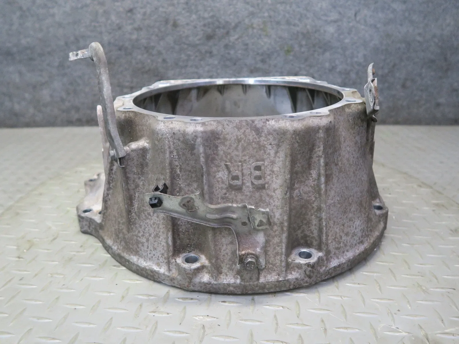 2008-2015 LEXUS URJ201L LX570 AUTOMATIC TRANSMISSION BELL HOUSING image 4