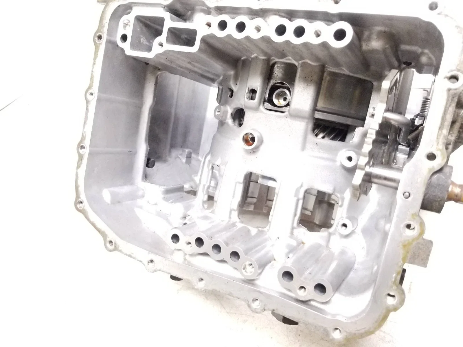 2014 Kia Forte Automatic Transmission Transaxle Case OEM image 3