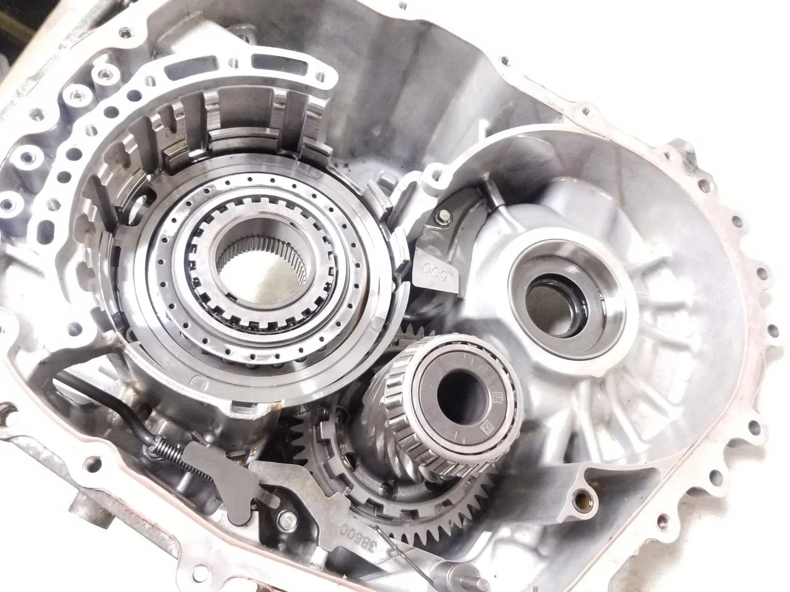 2014 Kia Forte Automatic Transmission Transaxle Case OEM image 4