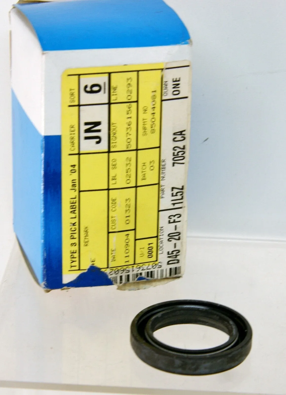 Ford 1L5Z-7052-CA Extension Housing Oil Seal OEM 5611