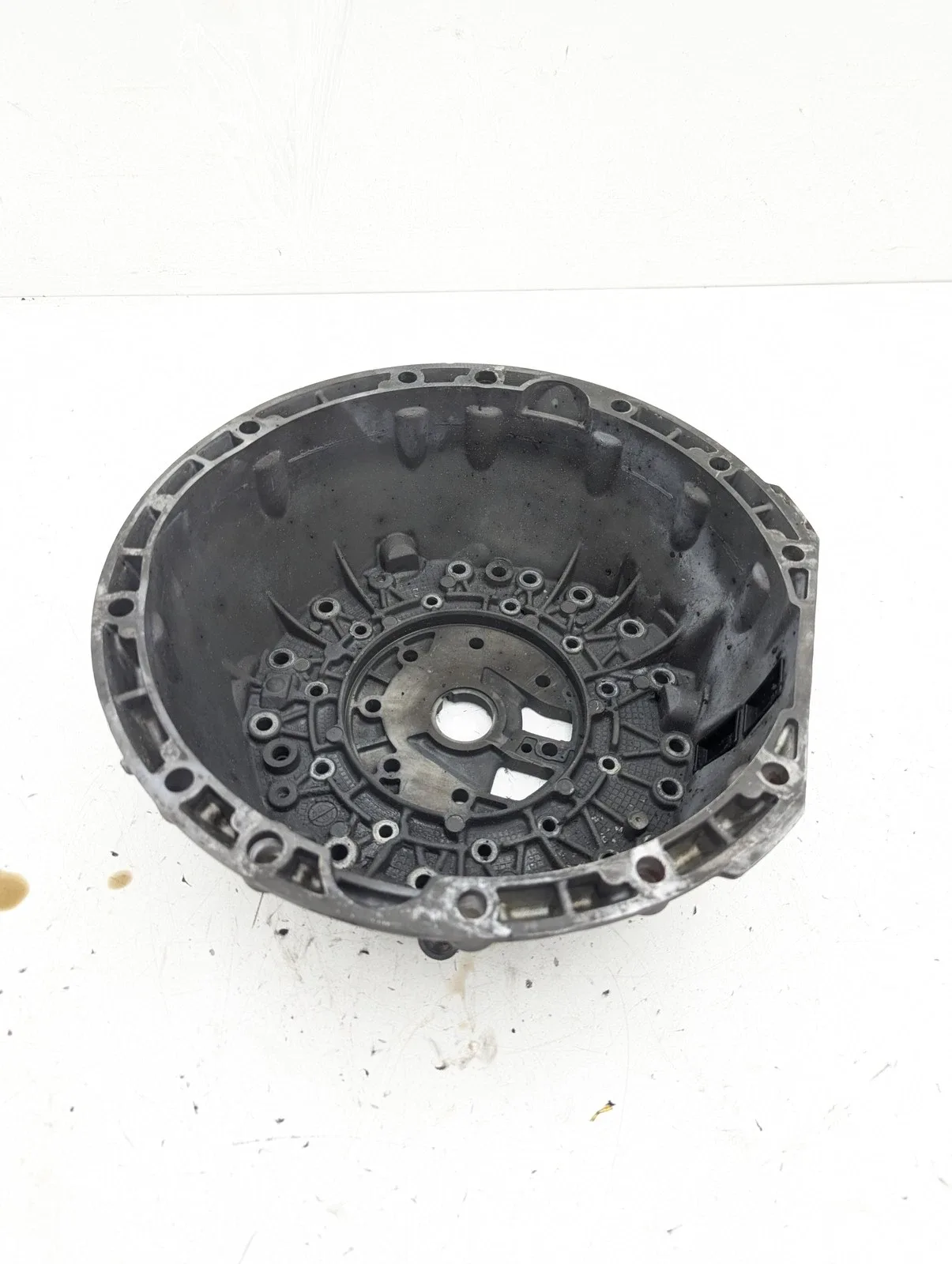 2001-2004 Mercedes W163 ML350 Transmission Bell Housing M112 3.7L w163 image 3