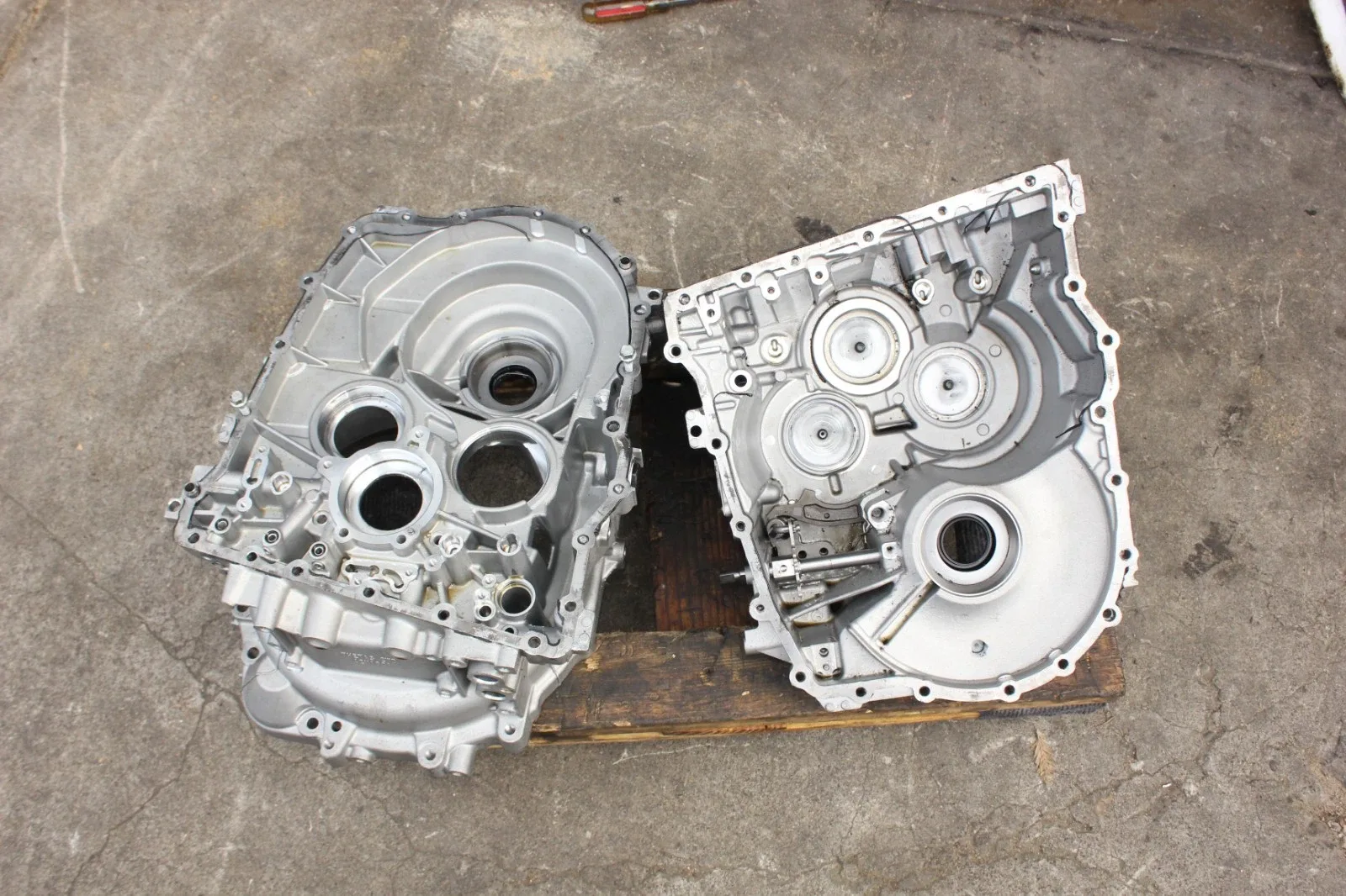OEM Automatic transmission case housing for 2024-2025 Hyundai Santa Fe 2.5 image 2