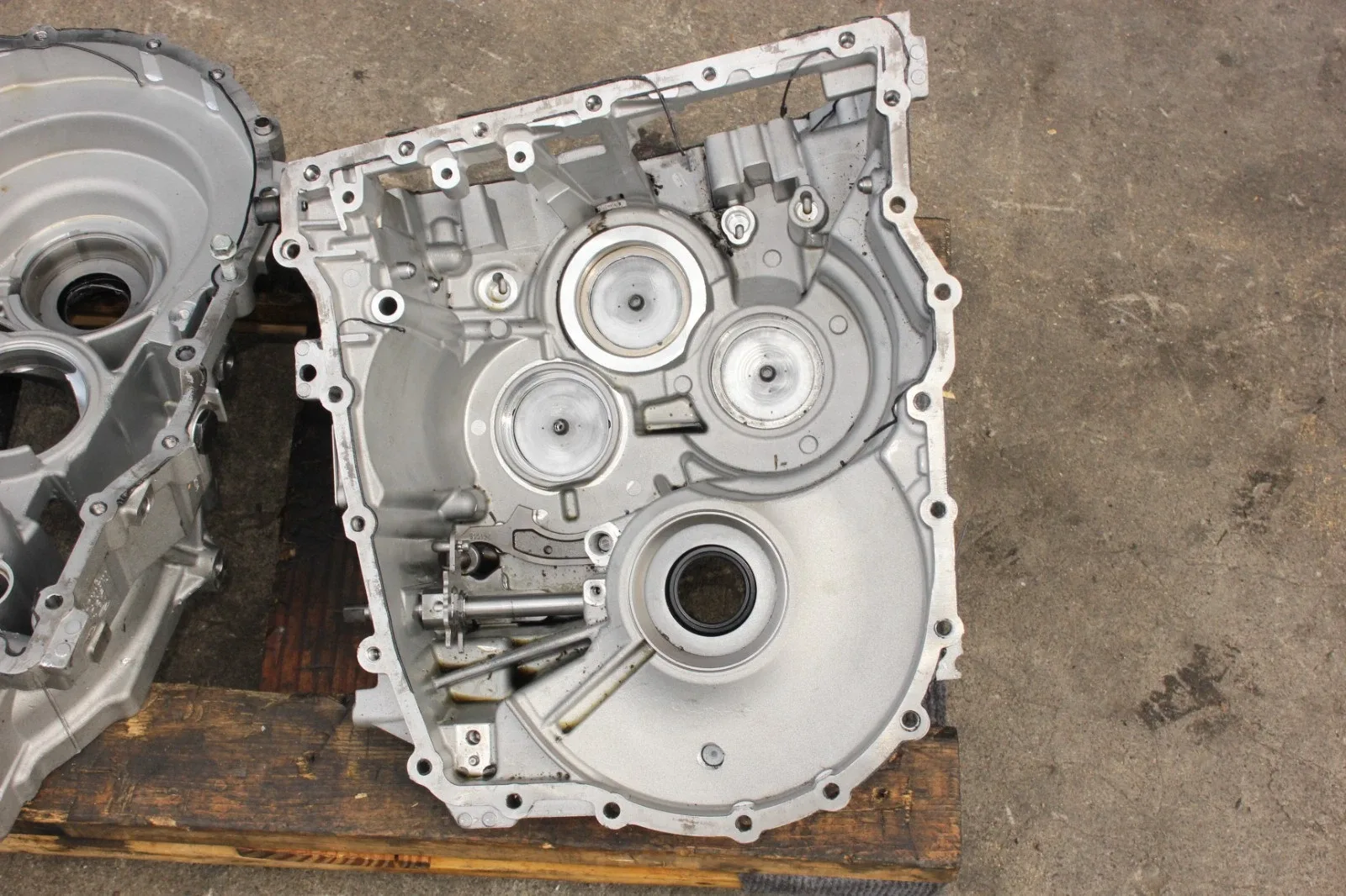 OEM Automatic transmission case housing for 2024-2025 Hyundai Santa Fe 2.5 image 3