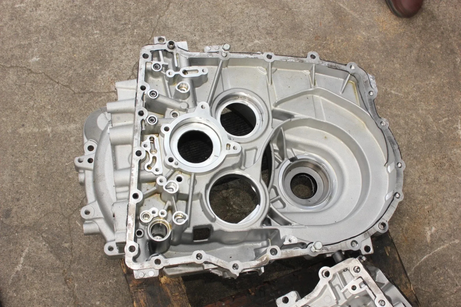 OEM Automatic transmission case housing for 2024-2025 Hyundai Santa Fe 2.5 image 4
