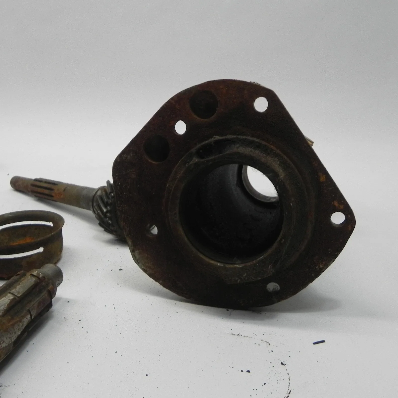 MOPAR TAILSHAFT HOUSING 1138238 1939-53 PLYMOUTH CHRYSLER TRANS PARTS LOT image 4