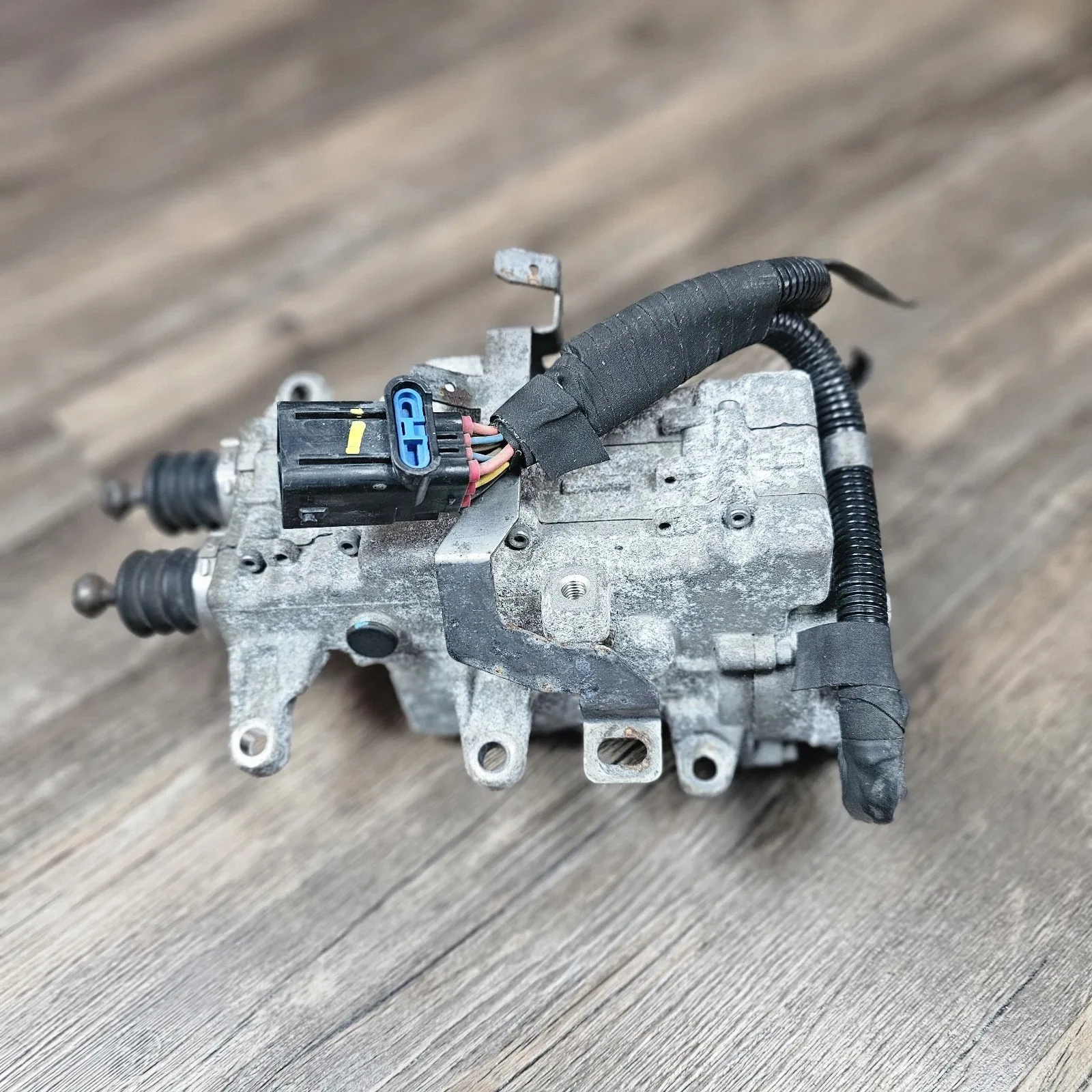 16-17 Hyundai Veloster Turbo DCT Transmission Gear Shift Actuator 43800-2D105 image 4