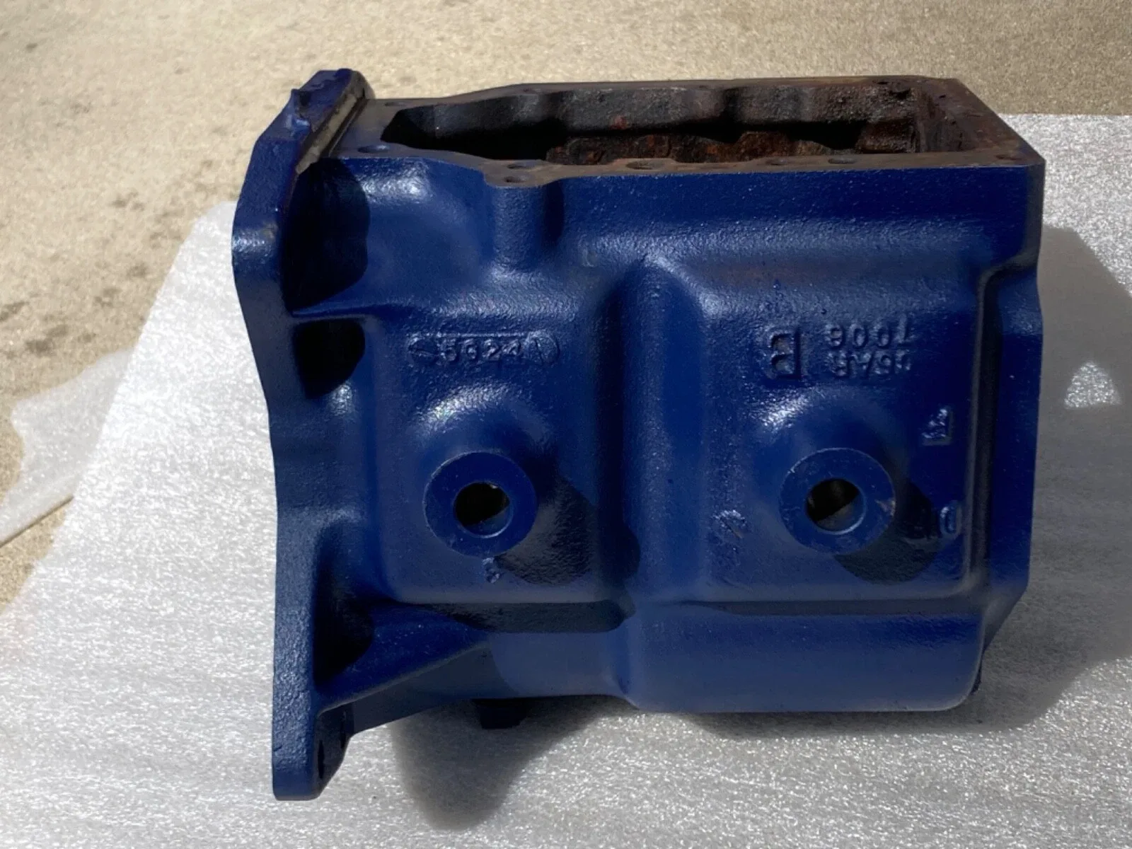 FORD 3.03 MANUAL 3 SPEED TRANSMISSION CASE / HOUSING C5AR-7006-B RAN D1
