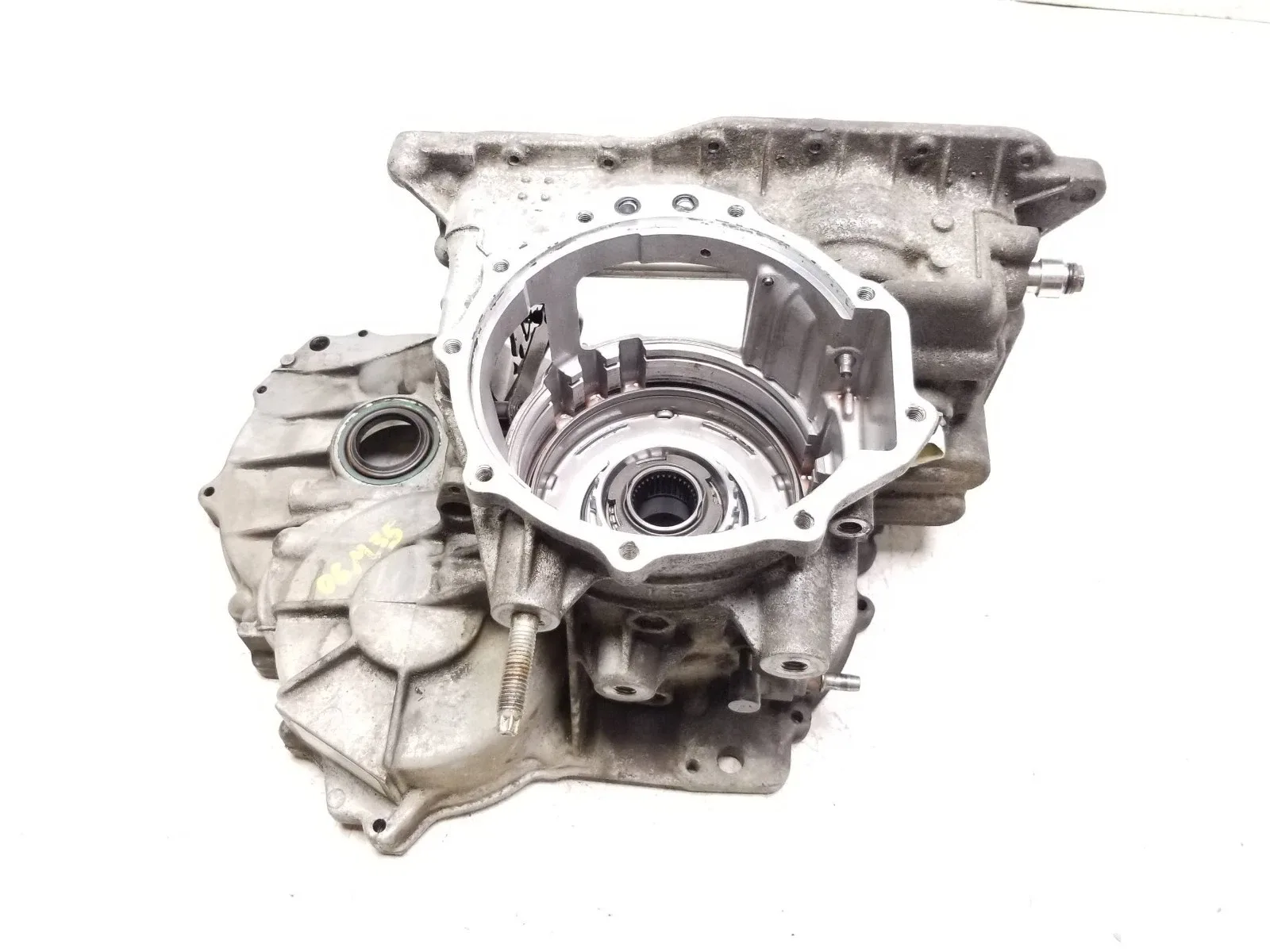 2006 Infiniti M35 Automatic Transmission Case Housing OEM image 3