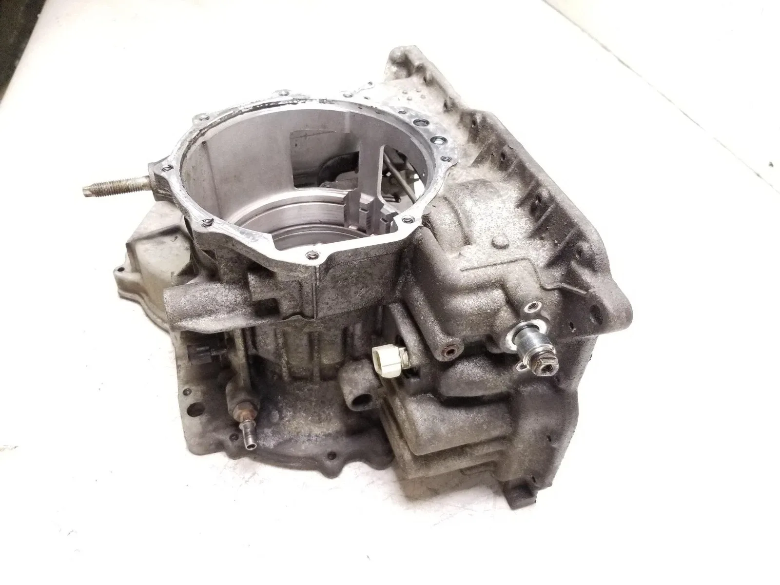 2006 Infiniti M35 Automatic Transmission Case Housing OEM image 4