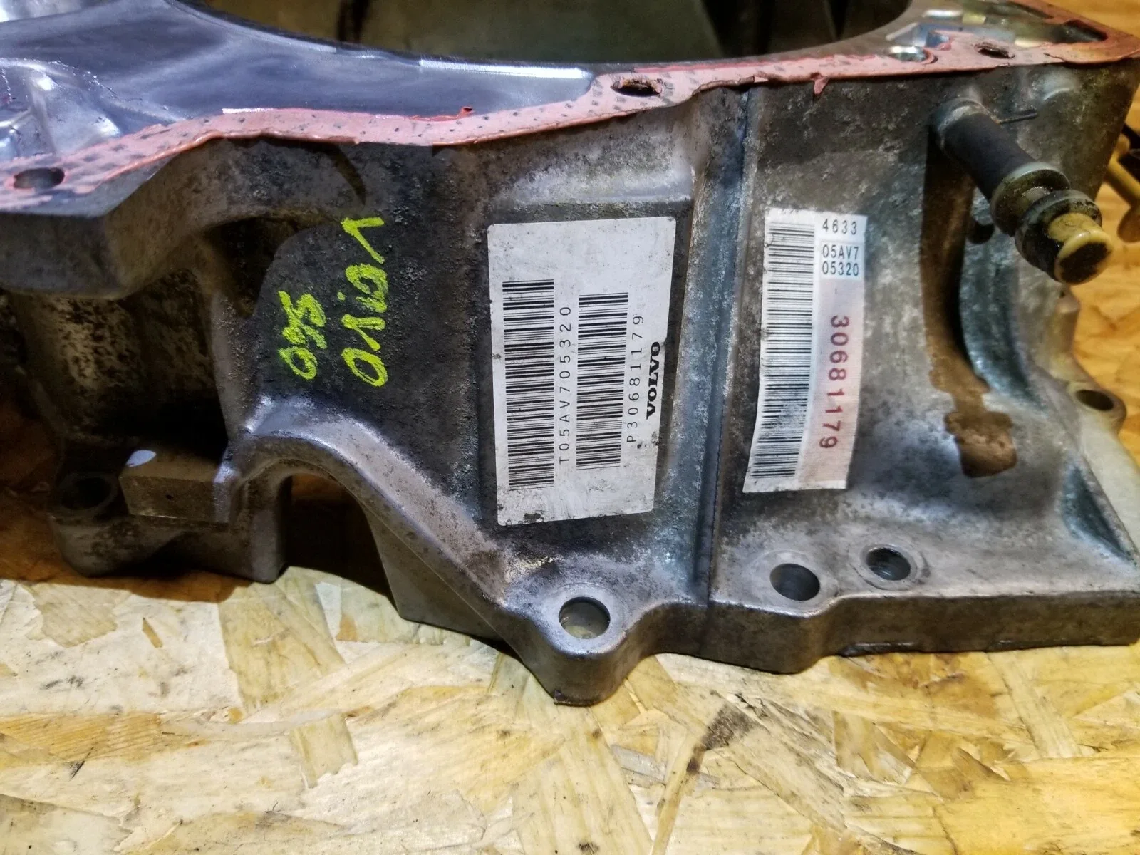 2005 Volvo S60 Automatic Transmission Housing OEM image 2