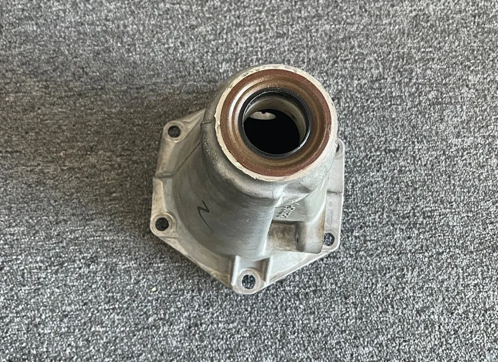 GM Extension Housing CAST # 24208015 24208015-5 image 2
