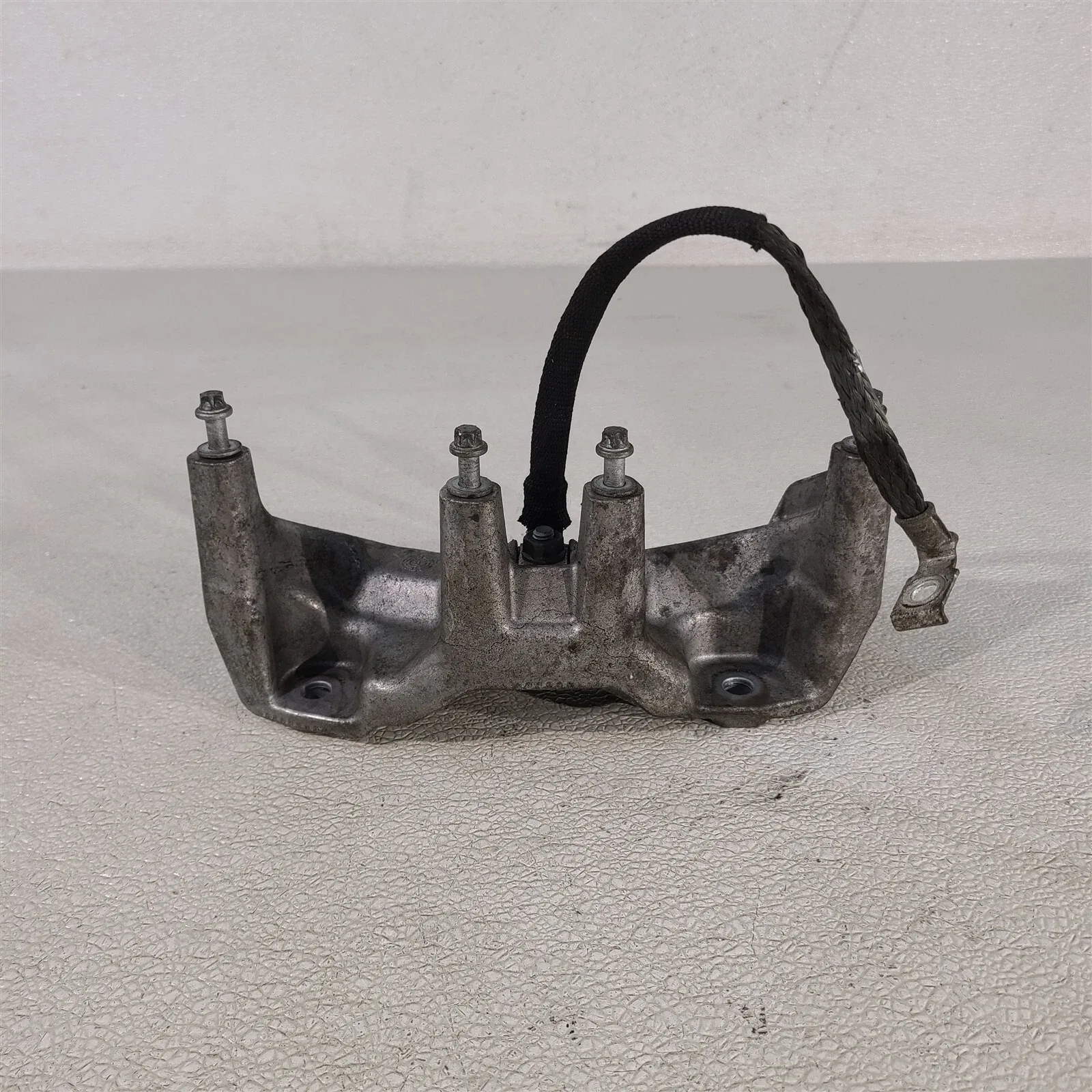2011 BMW 740Li Transmission Tail Shaft Tailshaft Housing Mount Aa7497