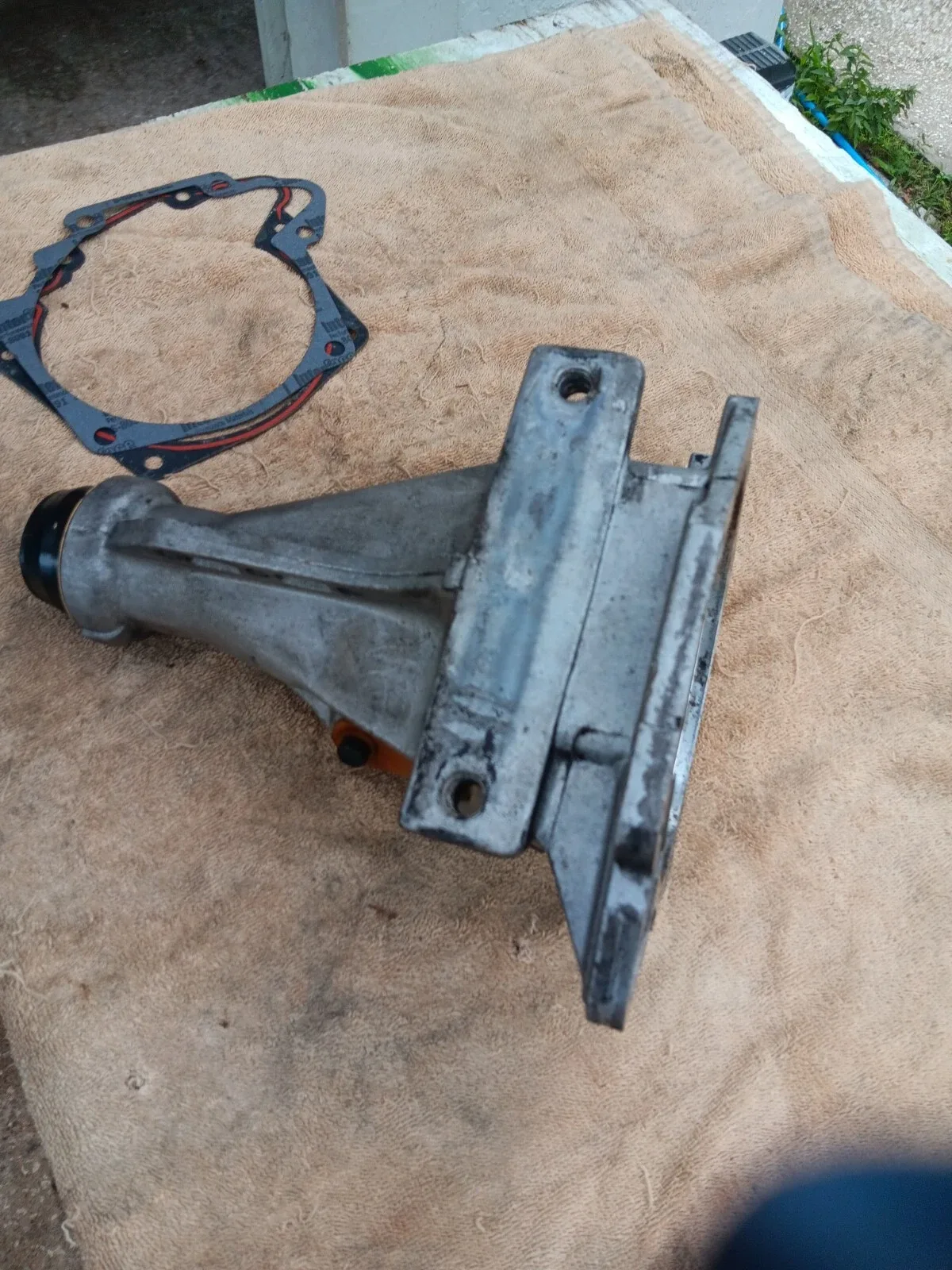 4R70 4R75 tail extension housing  10.5 image 2