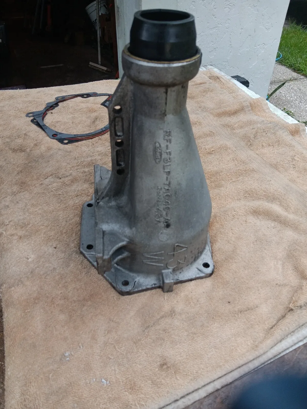 4R70 4R75 tail extension housing  10.5