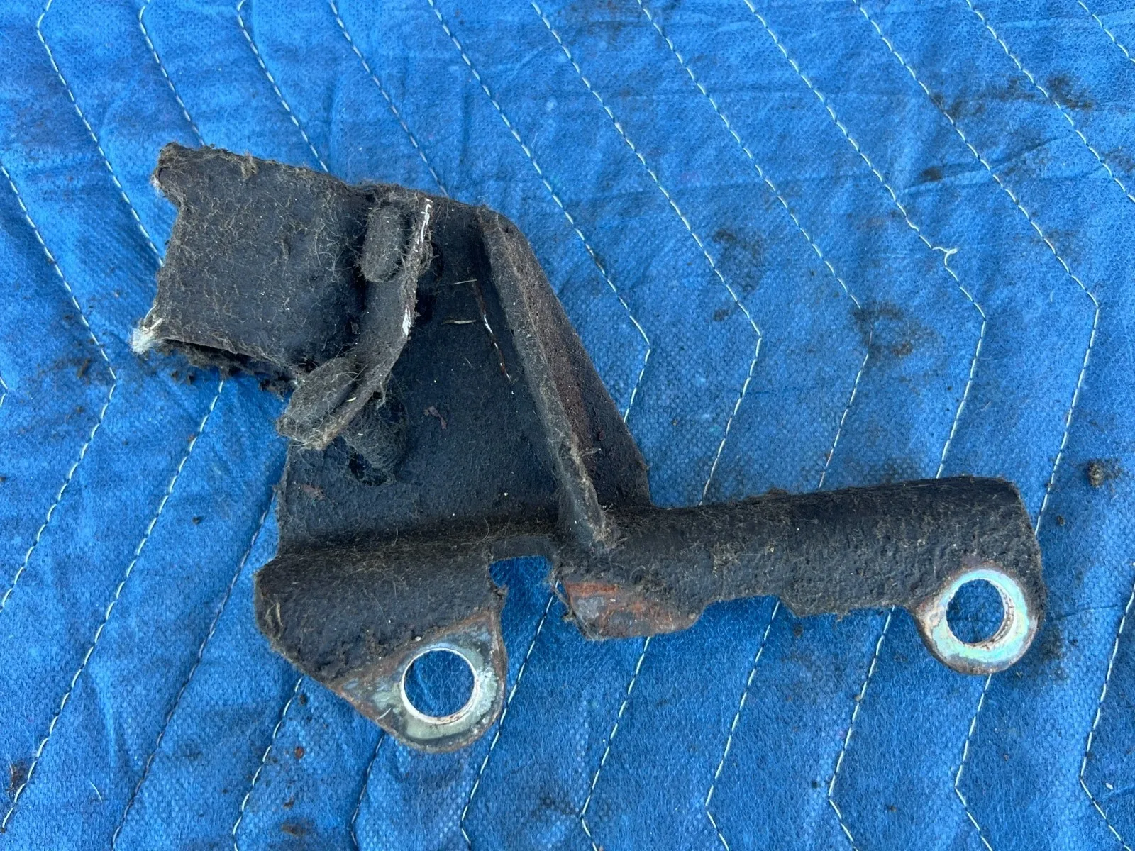 1986-1993 Volvo 240 244 Bell Housing Auto Transmission Line Bracket OEM #4295EM image 2