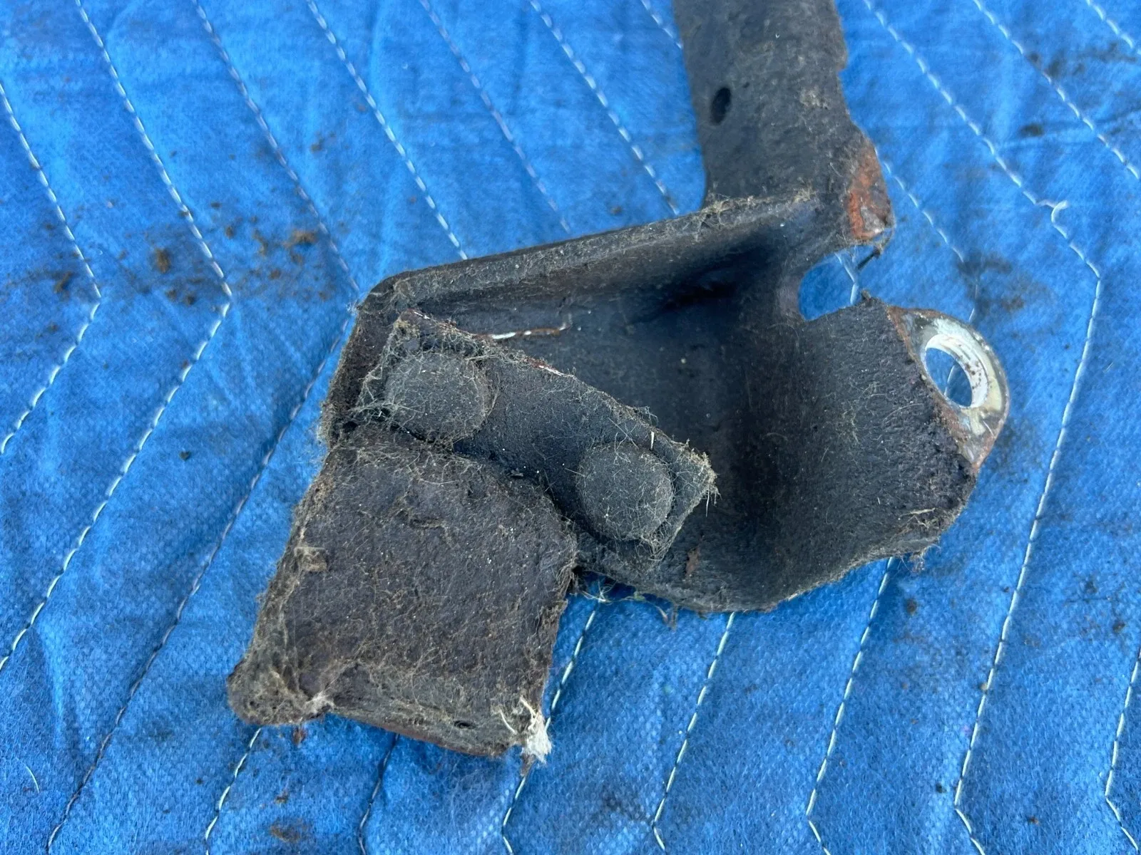 1986-1993 Volvo 240 244 Bell Housing Auto Transmission Line Bracket OEM #4295EM image 3