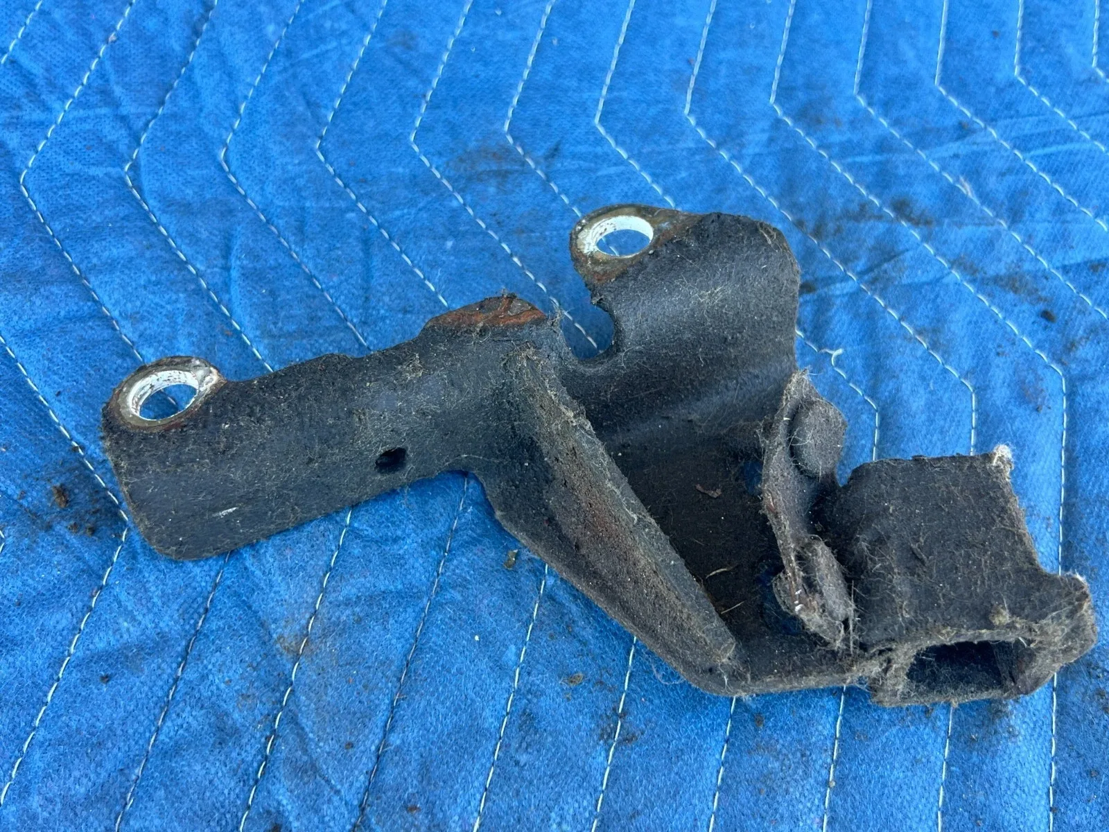 1986-1993 Volvo 240 244 Bell Housing Auto Transmission Line Bracket OEM #4295EM image 4