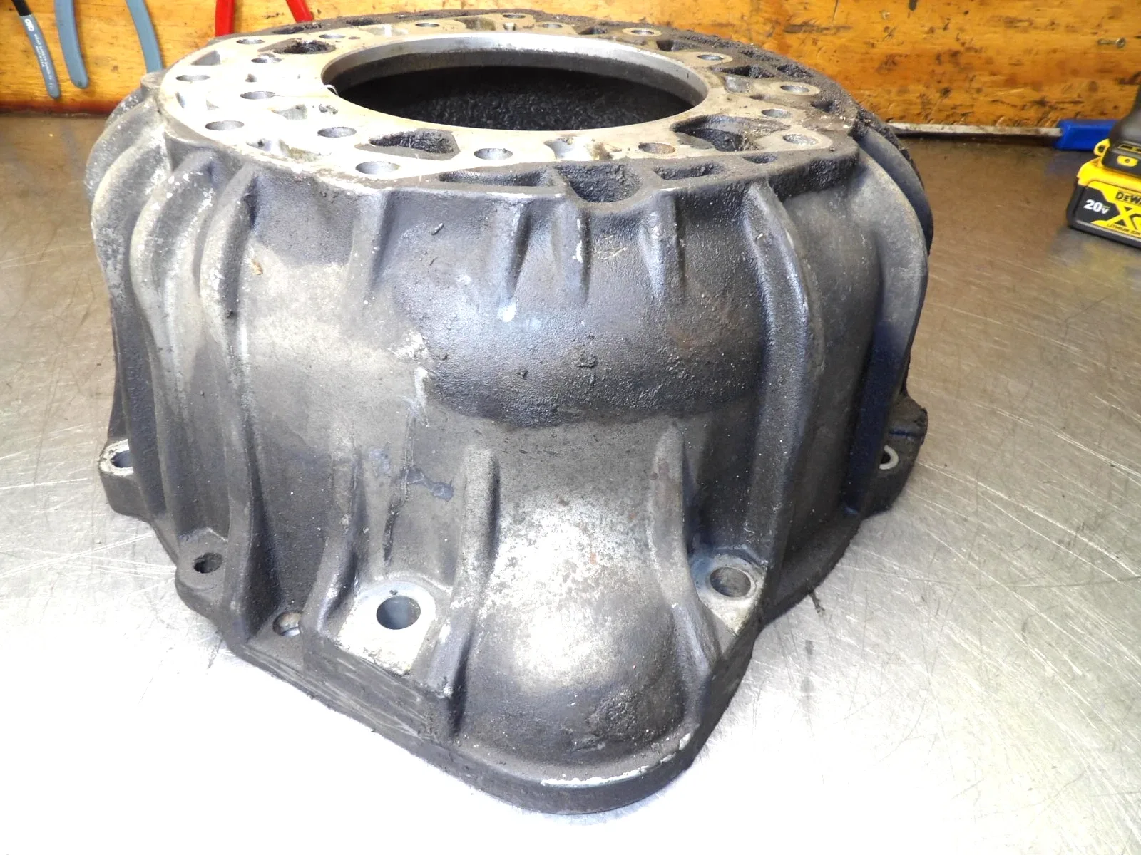 Volvo  4 HP22  Automatic Trans   " Bell Housing "   Very Good   # 1043  422  102 image 4