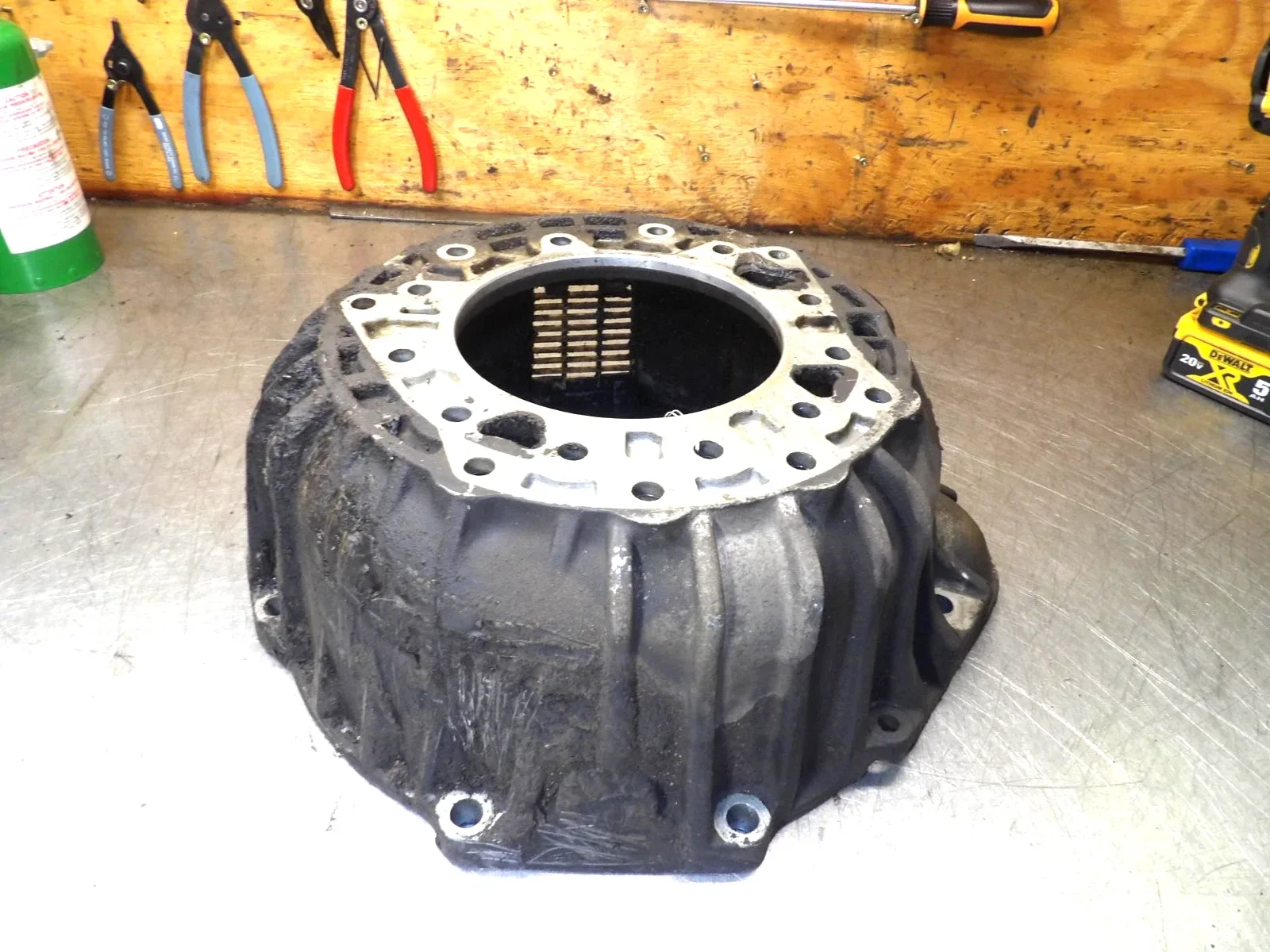 Volvo  4 HP22  Automatic Trans   " Bell Housing "   Very Good   # 1043  422  102