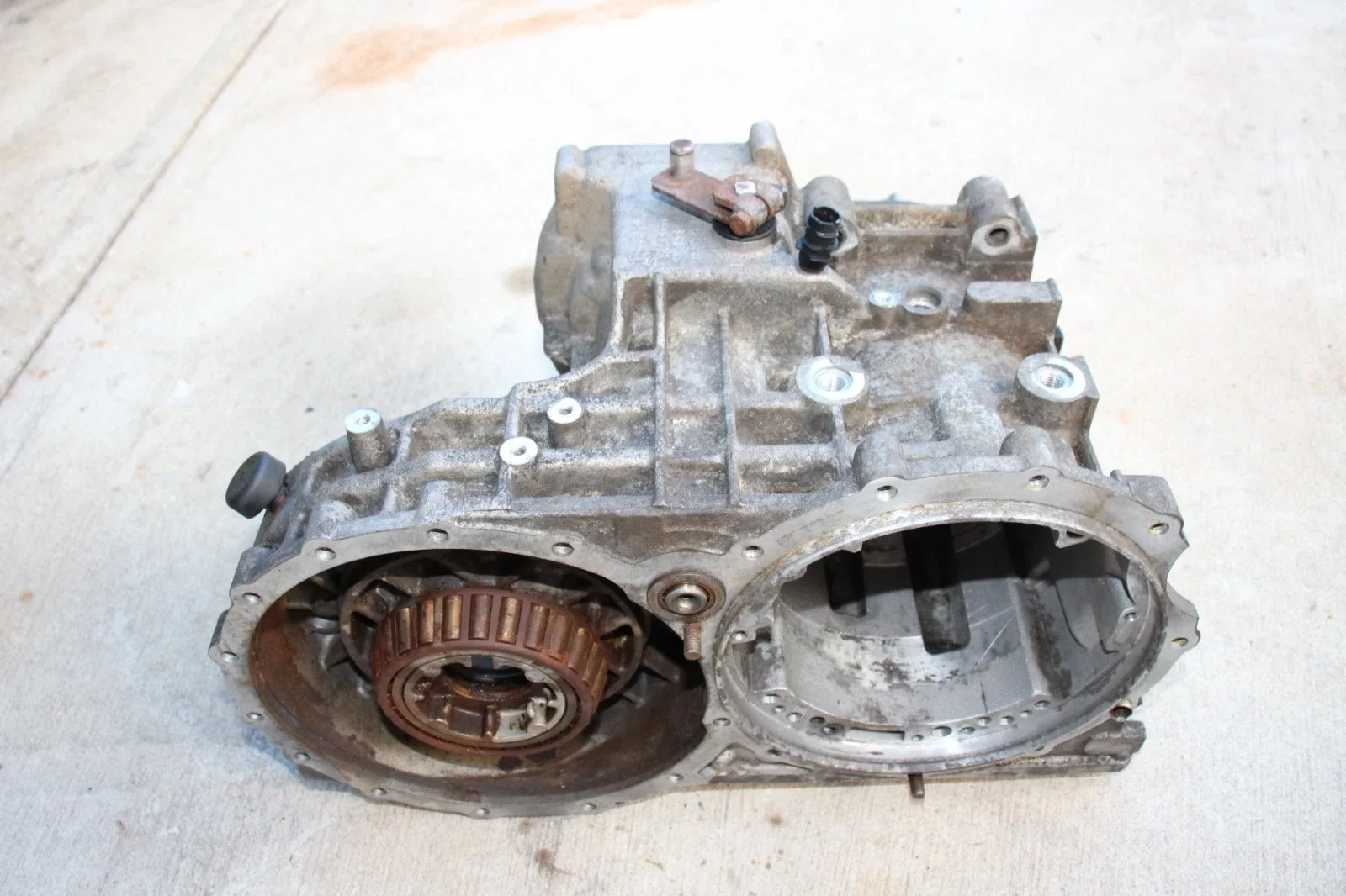 VW RIALTA EUROVAN TRANSMISSION HOUSING 01P 321 105