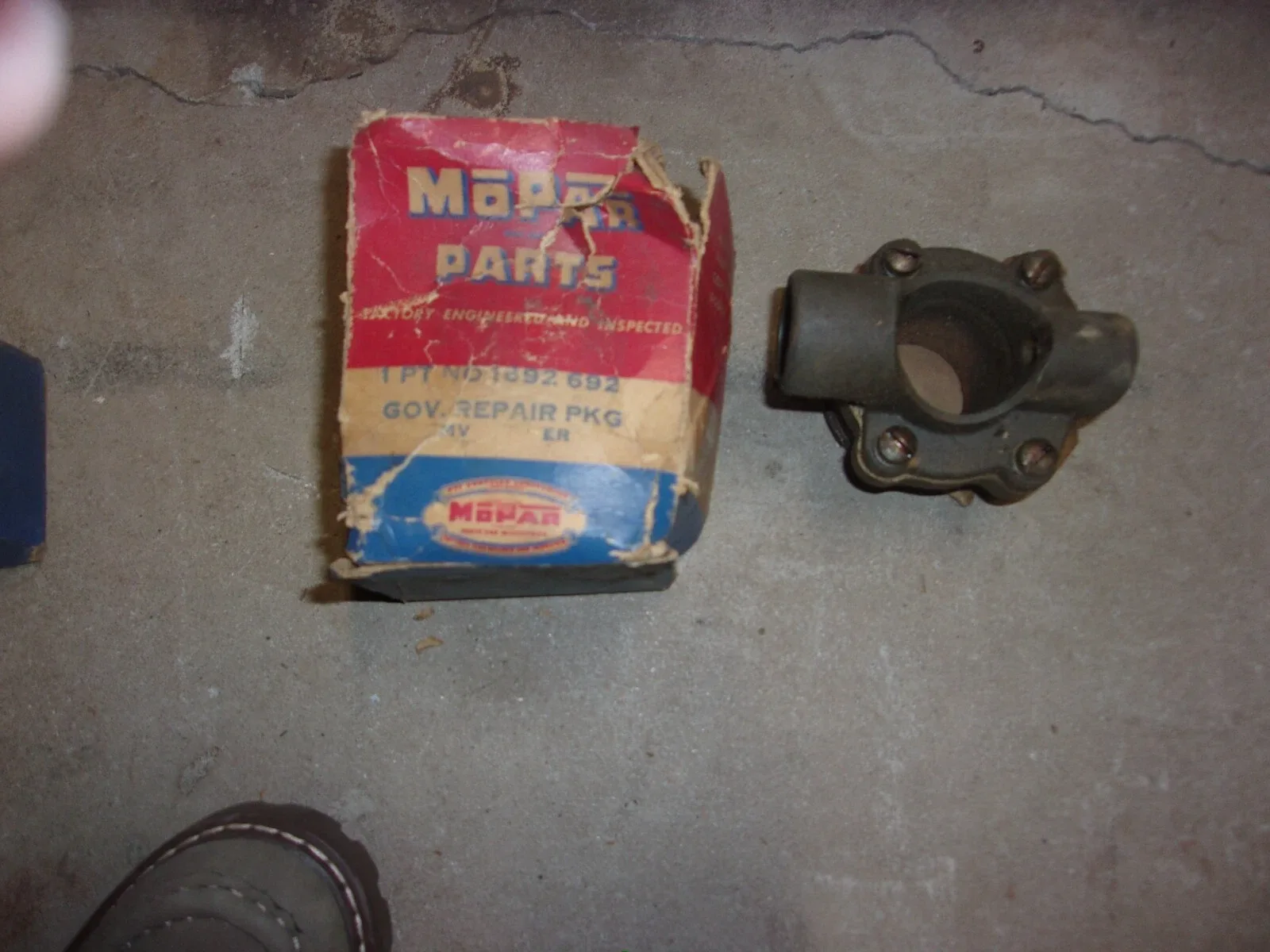 1957-58? Mopar/Chrysler Hemi/Poly Torqueflite Govenor Housing NOS #1692692