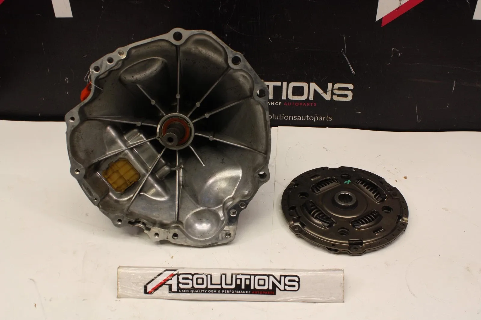 2014 Nissan GT-R GTR R35 Flywheel Bellhousing Bell Housing OEM DBA 25K