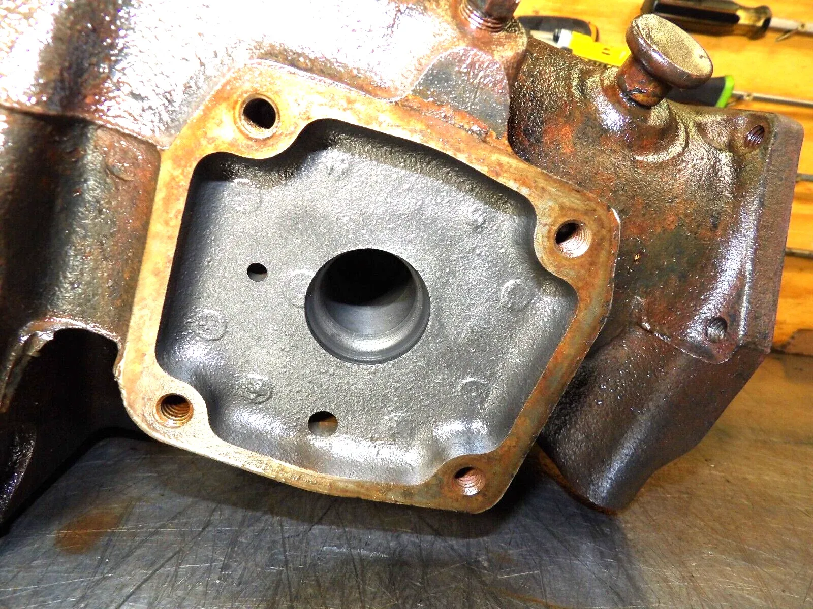 GM - Cast Iron Powerglide  Automatic Transmission   "  Case  "   Very Good    70 image 3