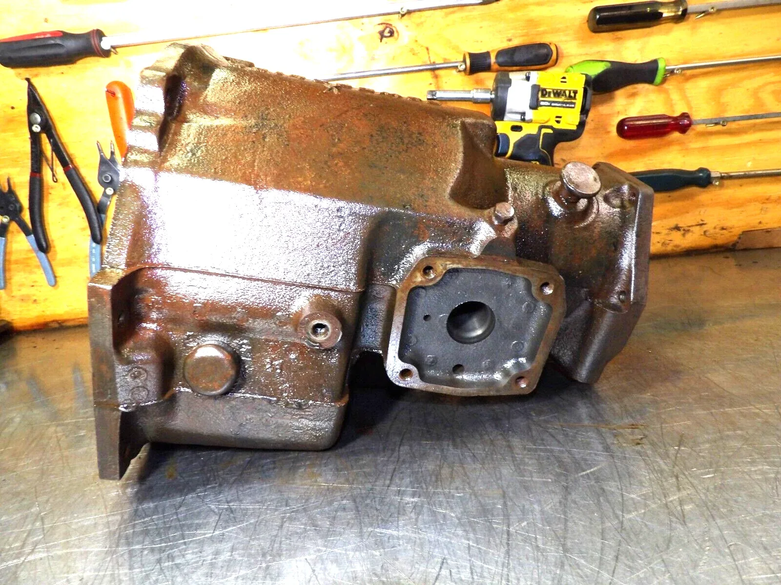 GM - Cast Iron Powerglide  Automatic Transmission   "  Case  "   Very Good    70