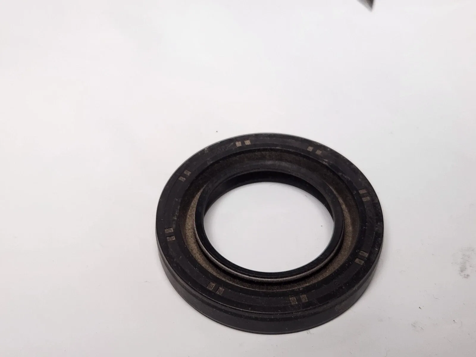 .For SM26 TRANSFER CASE Front Drive Shaft Seal image 2