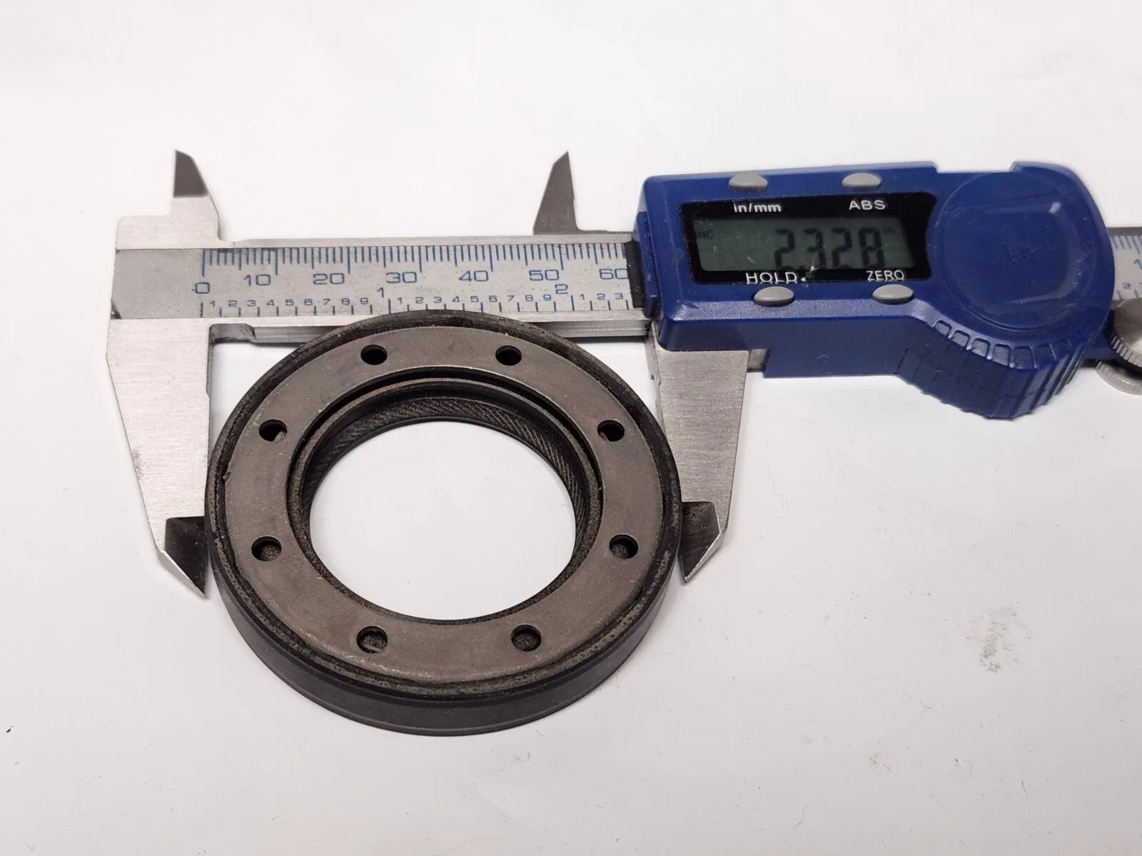 .For SM26 TRANSFER CASE Front Drive Shaft Seal image 3