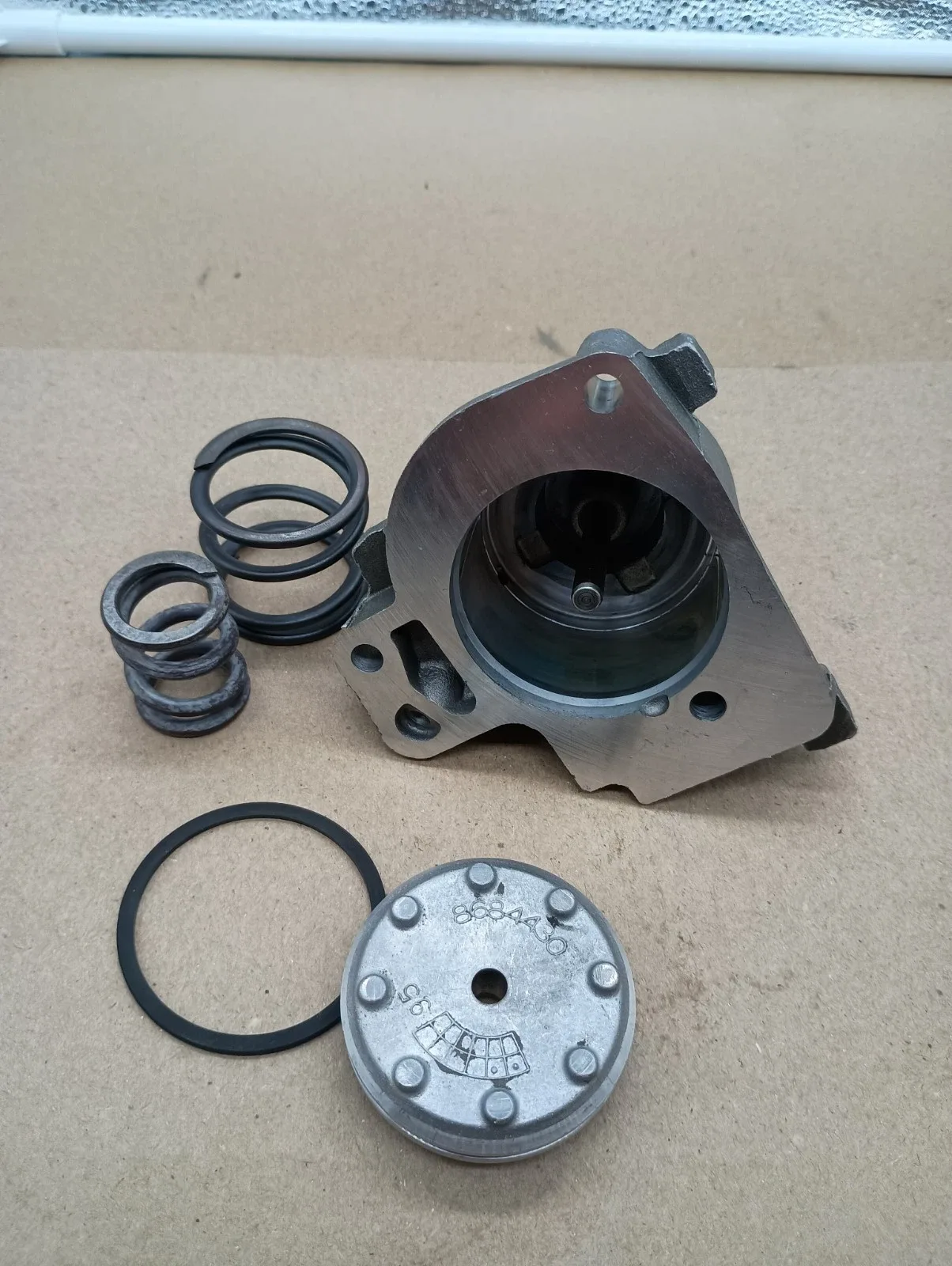 GM 4L60E AUTOMATIC TRANSMISSION 1-2 ACCUMULATOR ASSEMBLY 8684428 image 3