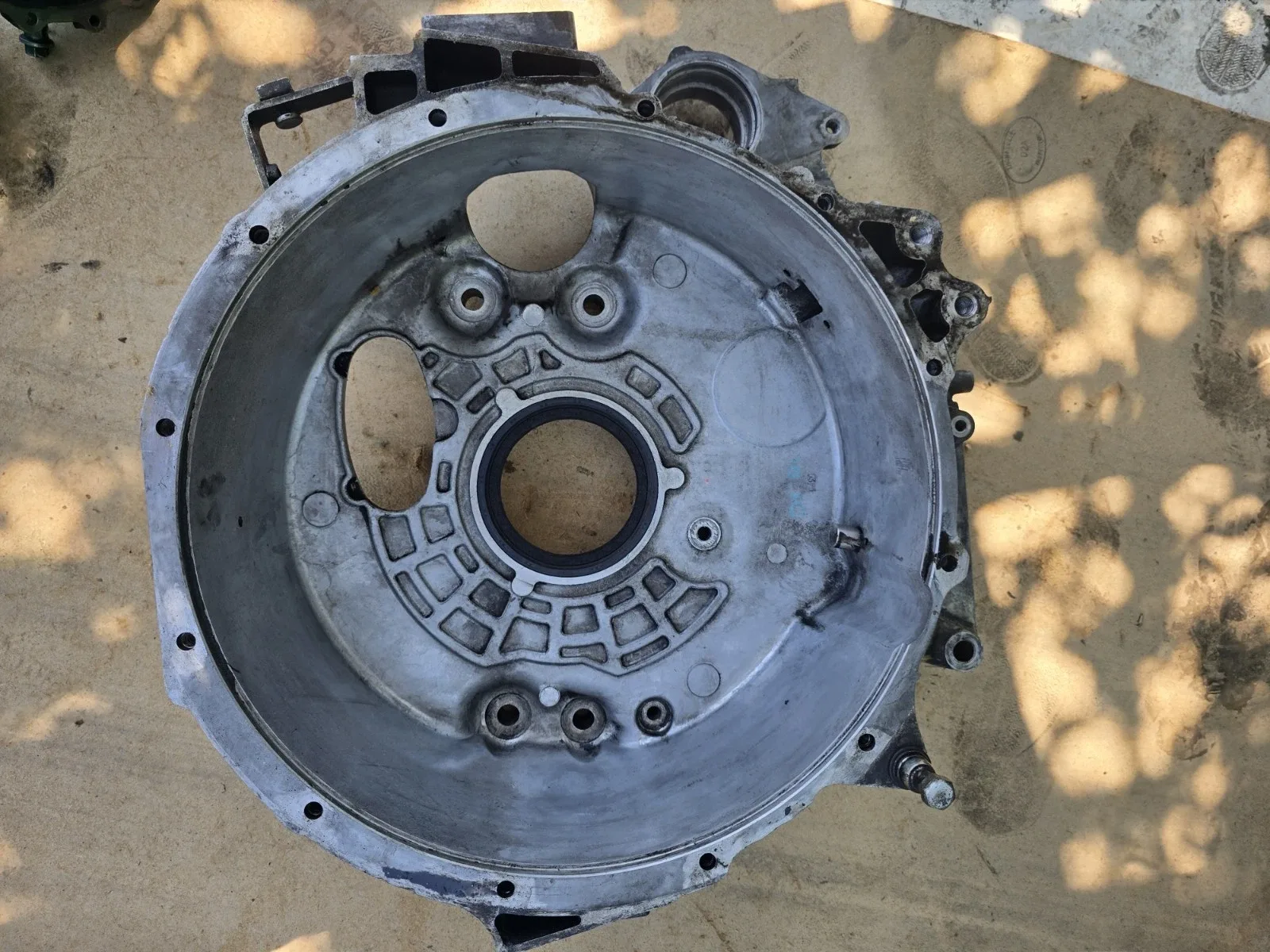 Hino 258 268 338 transmission bell housing 2005-2011  J08E  Allison  3000 image 2