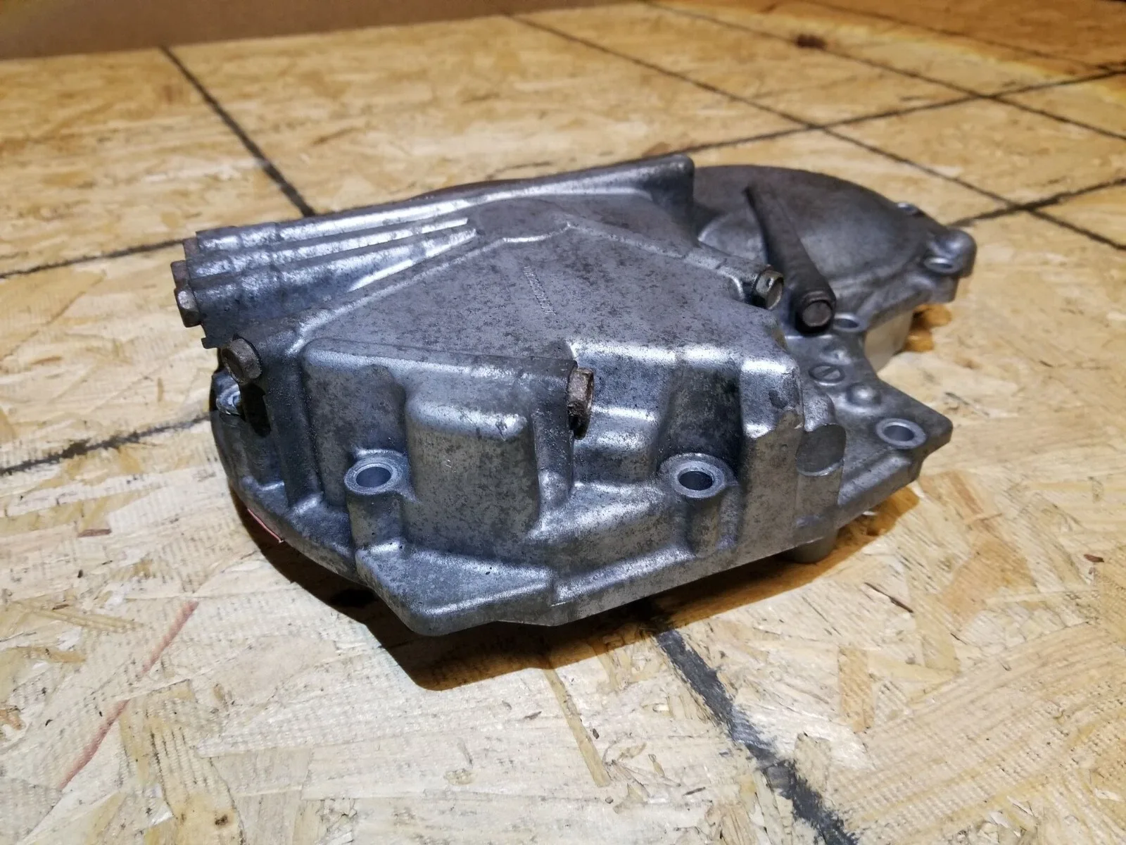 2007 Volvo S40 2.4L Automatic Transmission Cover OEM image 3