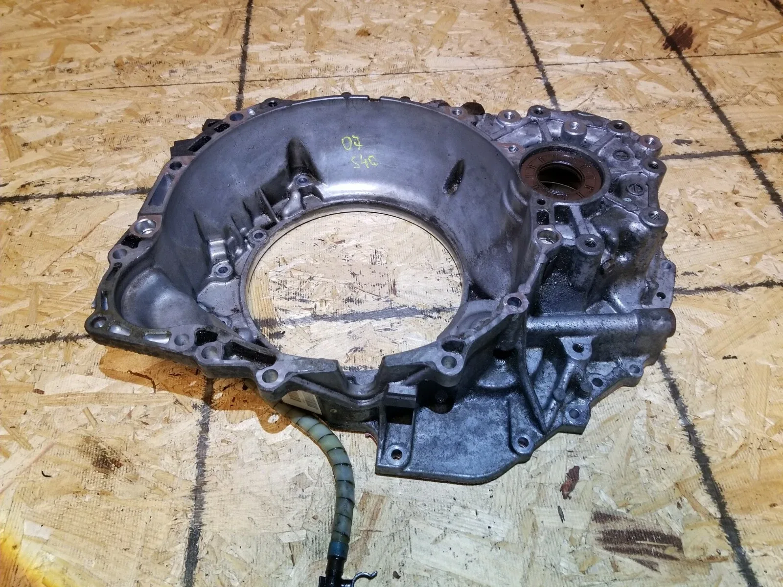 2007 Volvo S40 Automatic Transmission Bell Housing OEM image 2