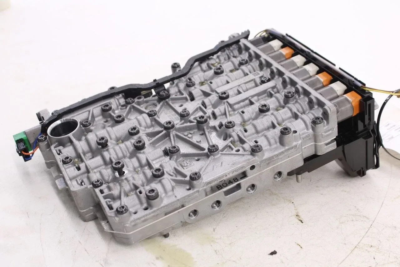 2018-2020 Jaguar XE Valve Body (8-Spd Auto) T4N20391 image 2