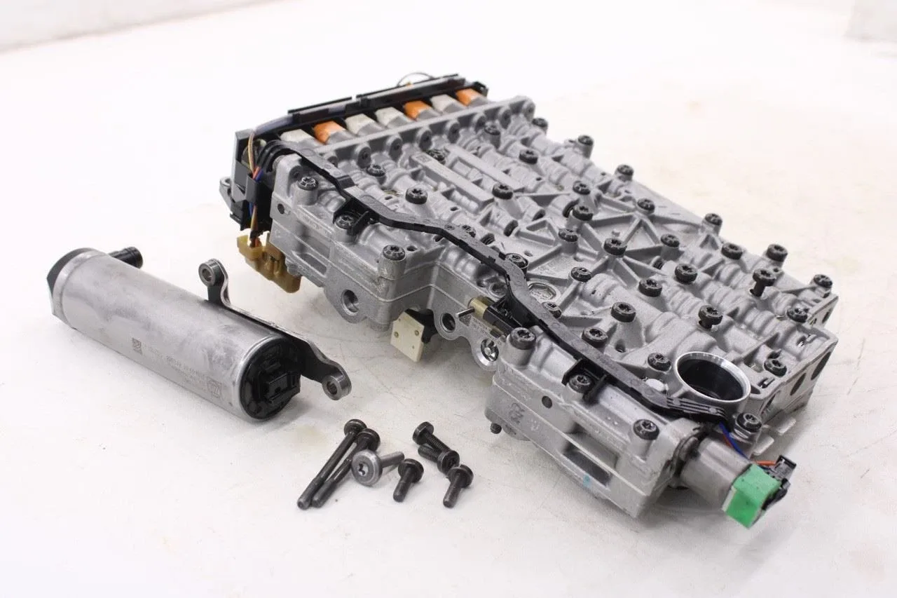2018-2020 Jaguar XE Valve Body (8-Spd Auto) T4N20391 image 3
