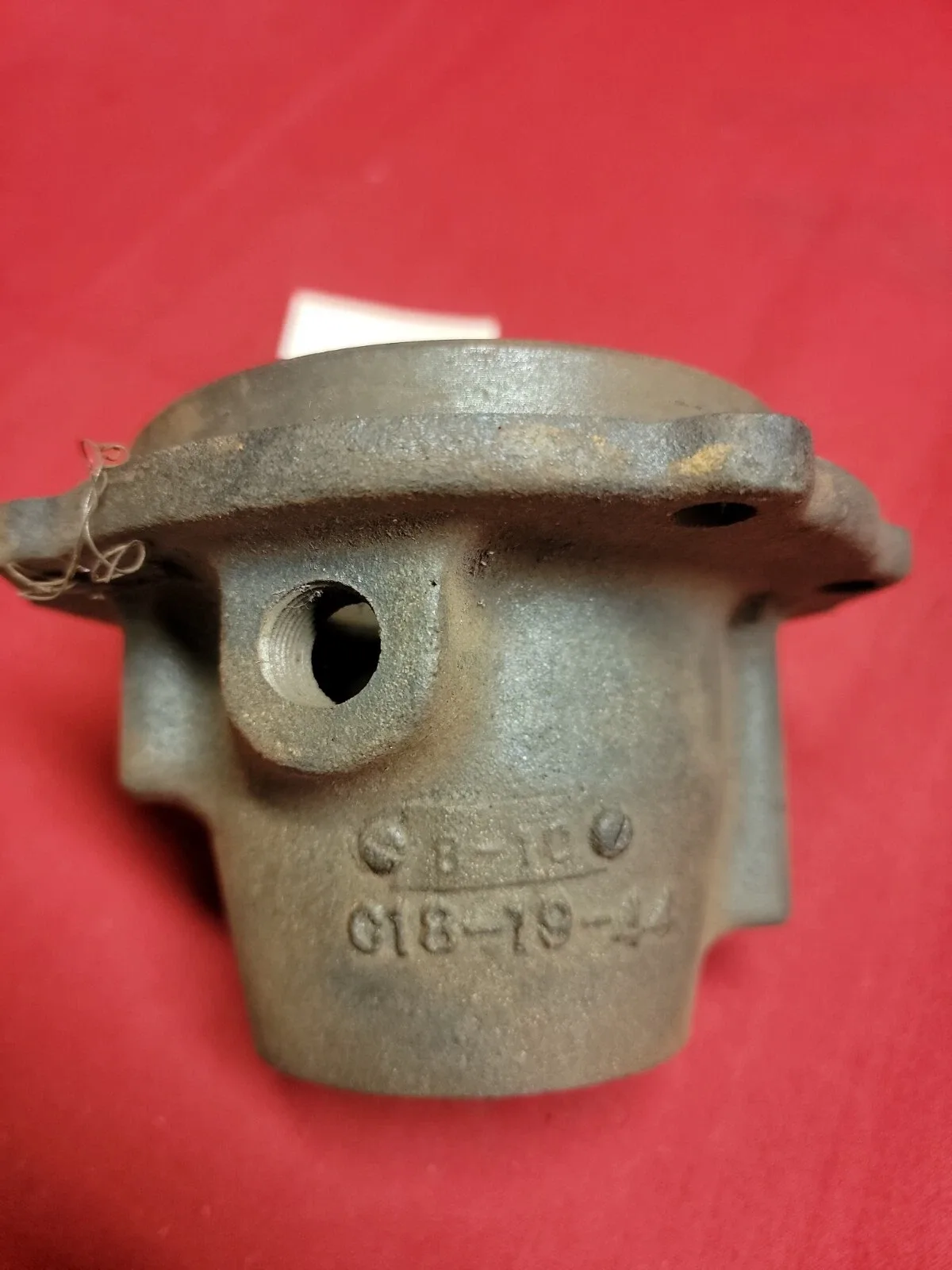 NOS GM REAR OUTPUT HOUSING 933725 image 2
