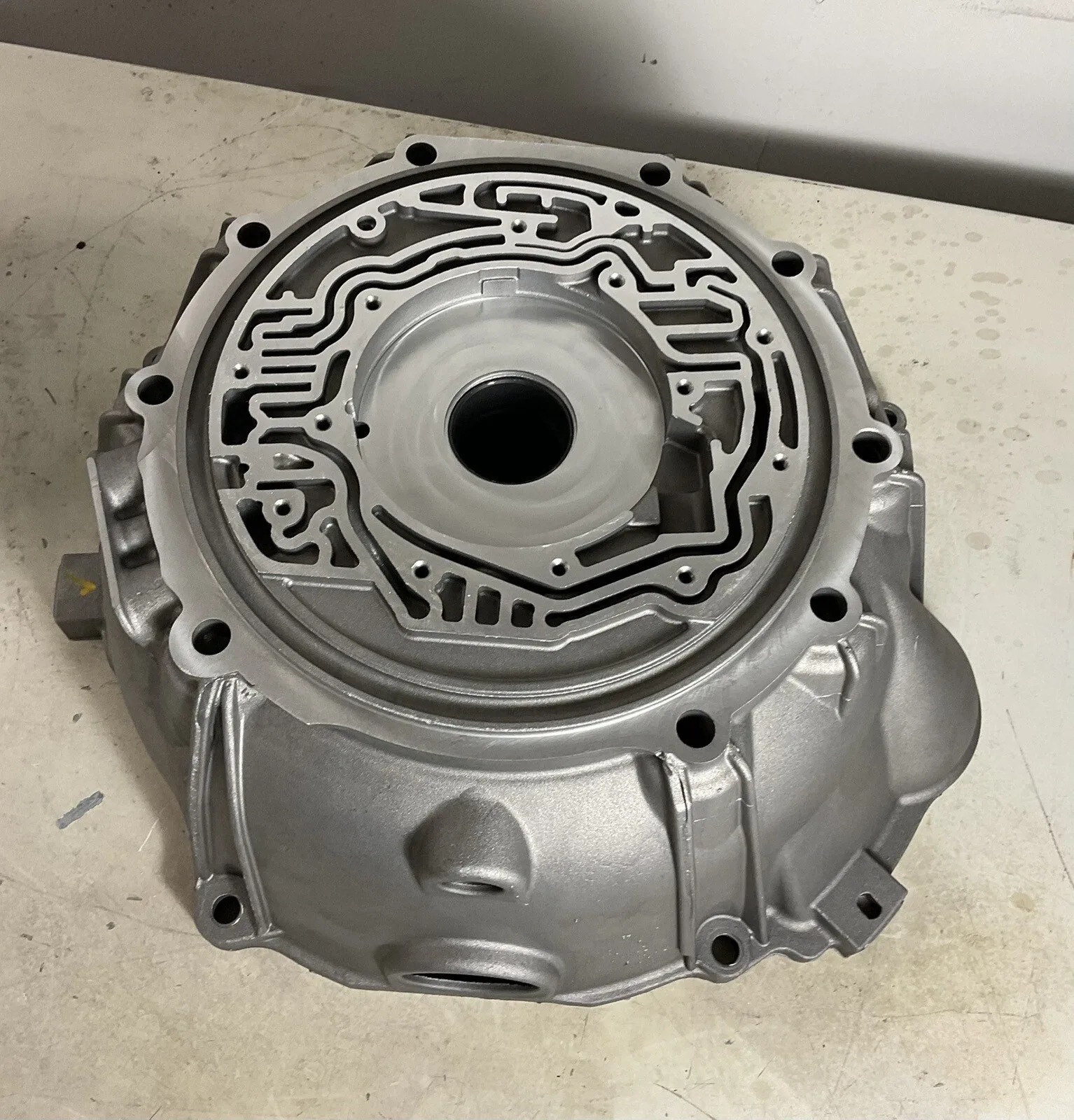 6L80E 6L90E GM Remanufatured Bell Housing Cast# 8033/8034 w/ 1 hole image 3