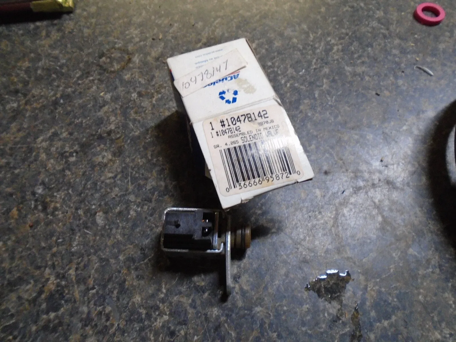 GM 10478142 1-2 SHIFT SOLENOID VALVE ASSEMBLY
